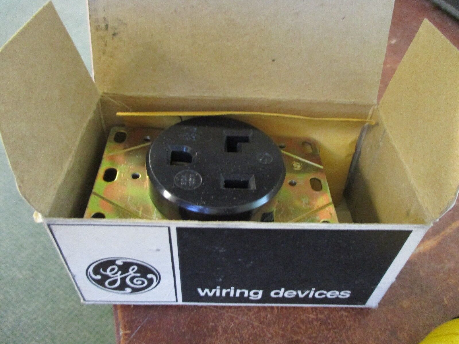 GE Flash Receptacle  4138-3 30A 125V 2P 3w New Surplus