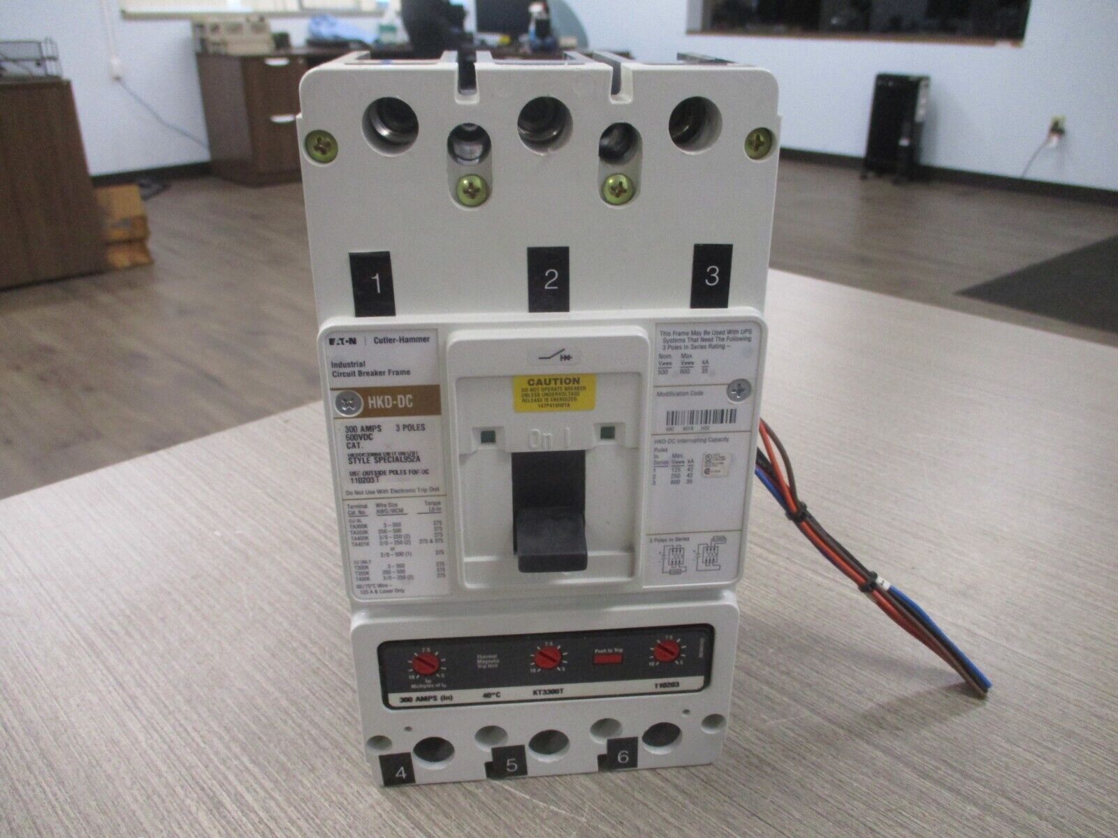 Eaton HKD-DC Circuit Breaker HKDDC 3300A 1301T100 1201 300A 600VDC 3P Used