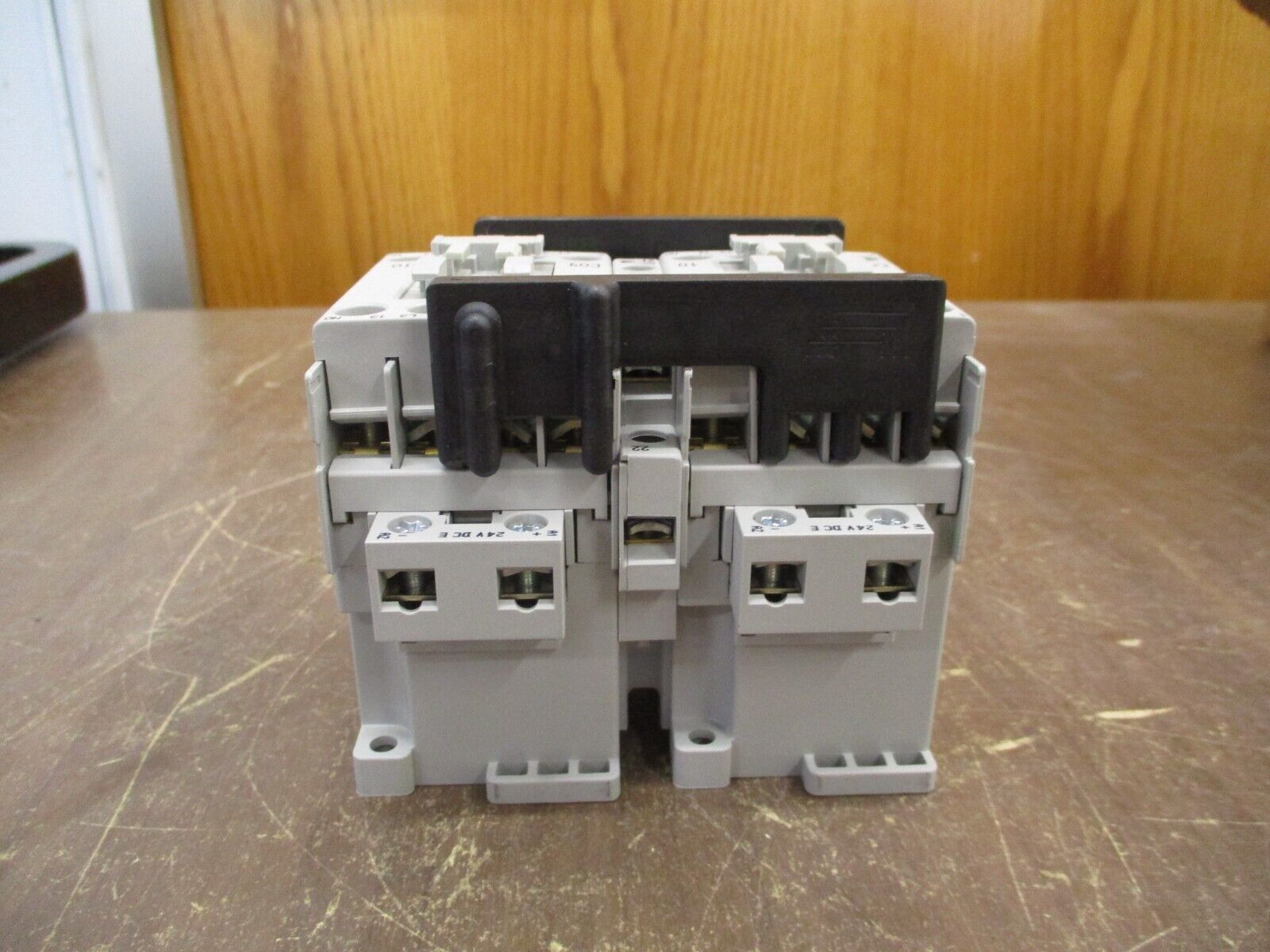 Allen-Bradley Reversing Contactor 104-C09EJ22 Ser. B 24VDC Coil New Surplus