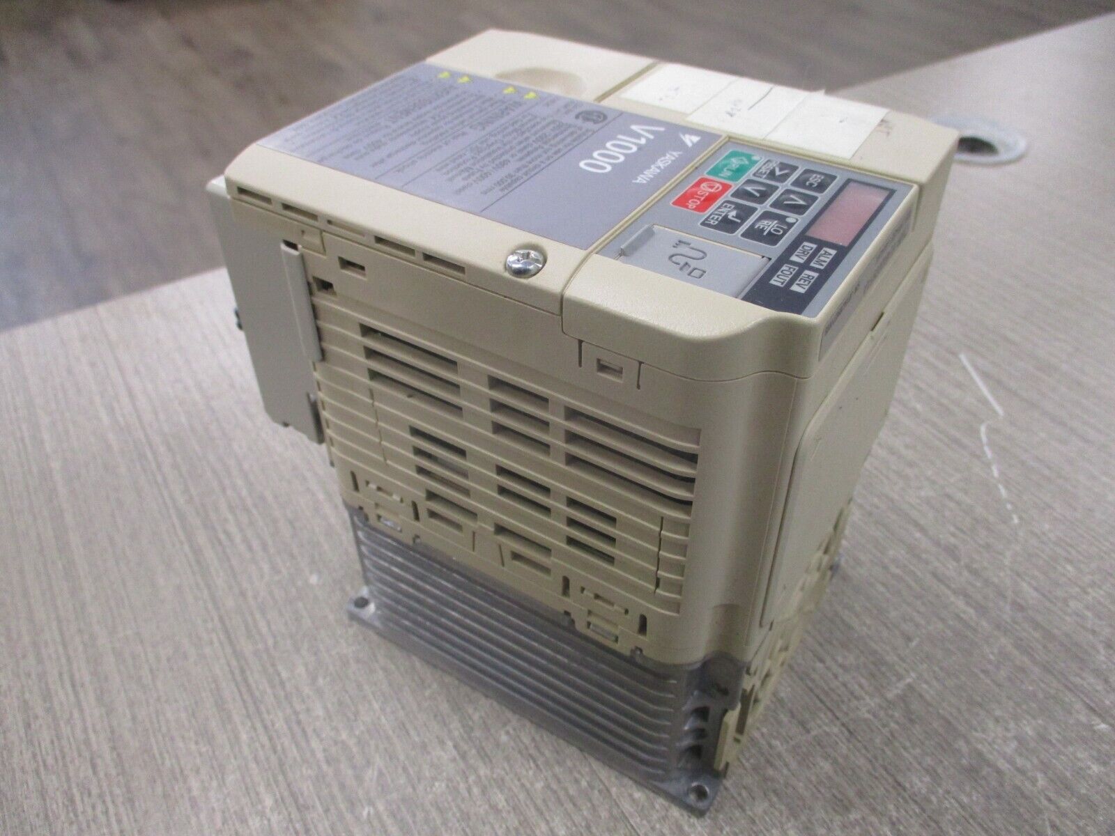 Yaskawa V1000 AC Drive CIMR-VU4A0005FAA Rev.D 3HP 3Ph Input: Output: Used