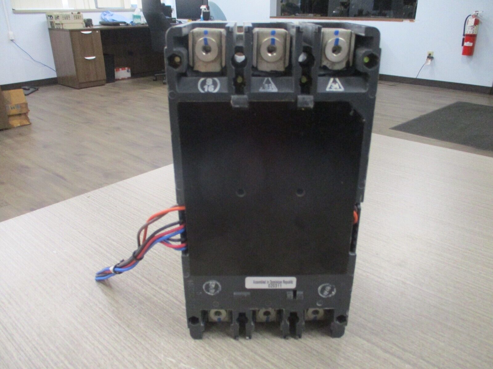 Eaton HKD-DC Circuit Breaker HKDDC 3300A 1301T100 1201 300A 600VDC 3P Used