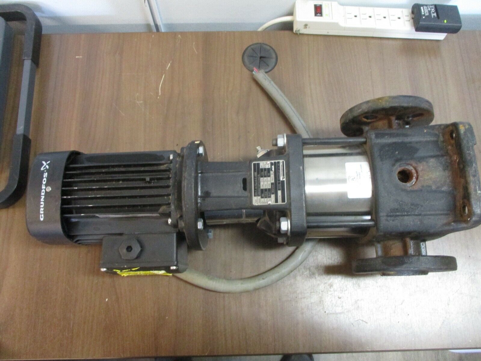 Grundfos Type CR3-& A-FGJ-A-E-HQQE Pump A96083210P114340315 1.5HP 3600RPM Used