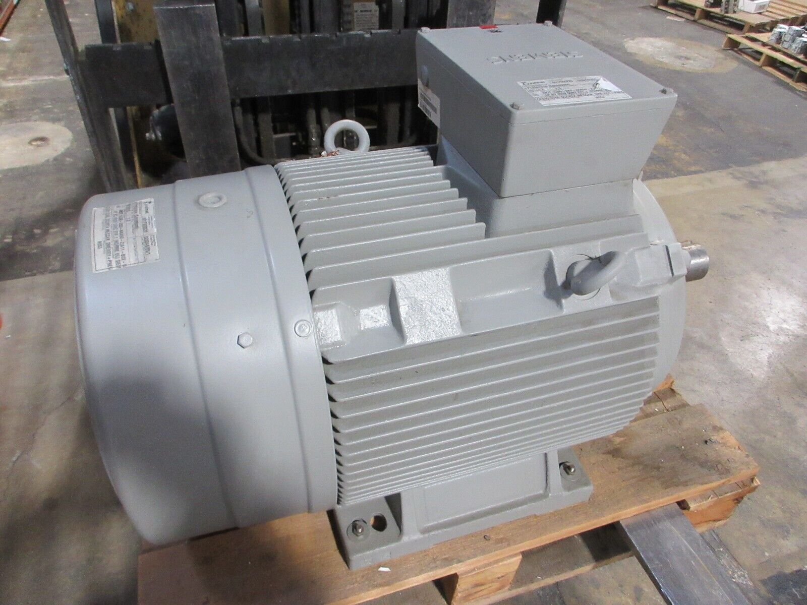 Siemens AC Motor 1LC6 223-4AA90-Z 225M 60HP 1800RPM 460V 60Hz 3Ph 70A Used