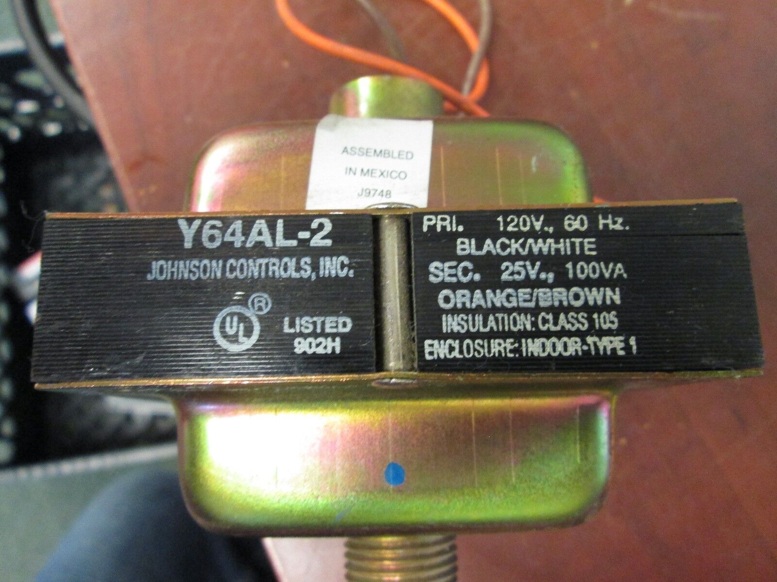 Johnson Controls Transformer Y64AL-2 100VA Primary: 120V Secondary: 25V Used