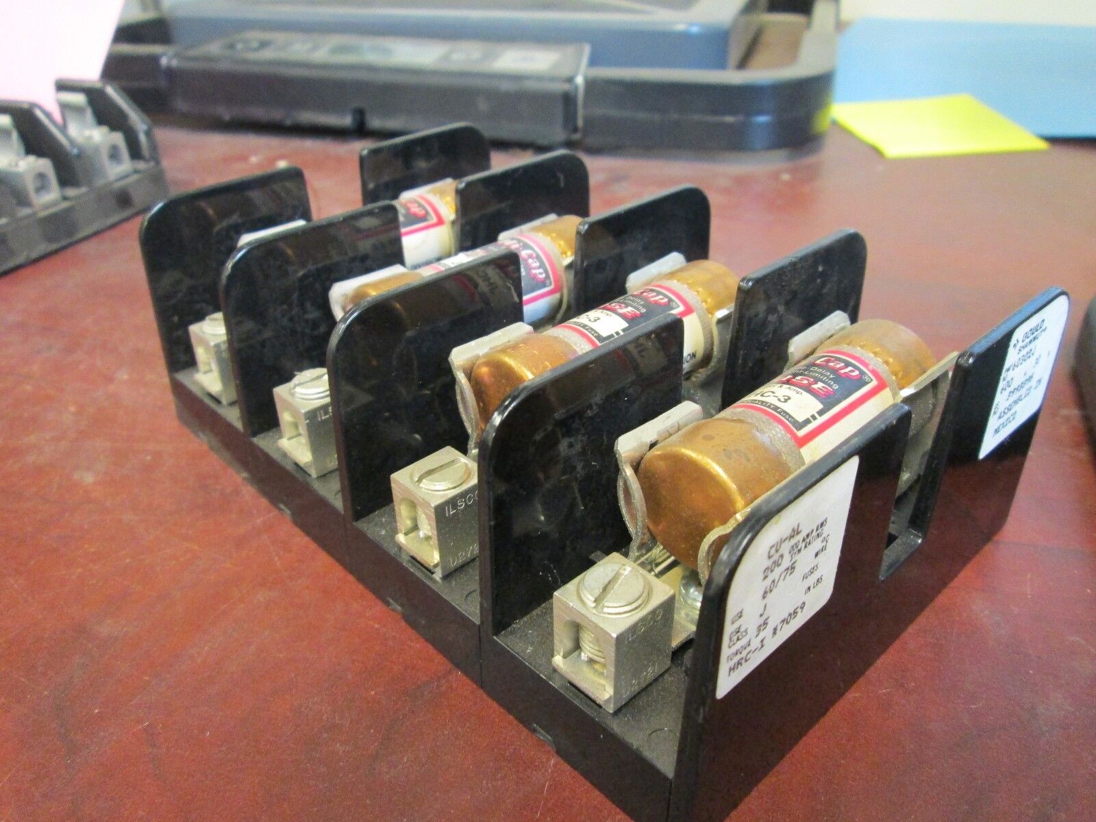 Gould/Shawmut Fuse Block 60302J 30A 600V 4P   JHC 3 Fuses   Used