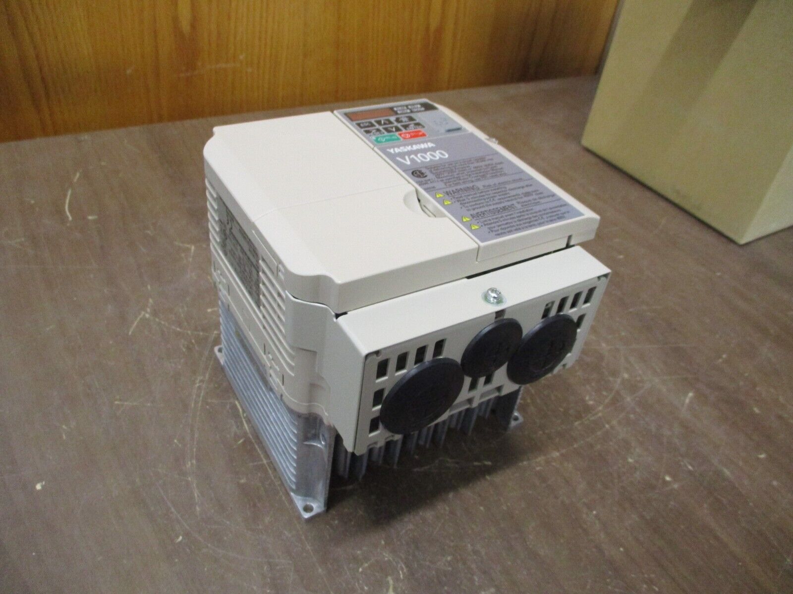 Yaskawa V1000 AC Drive CIMR-VU4A0011FAA Rev. C 7.5HP 380-480V New Surplus