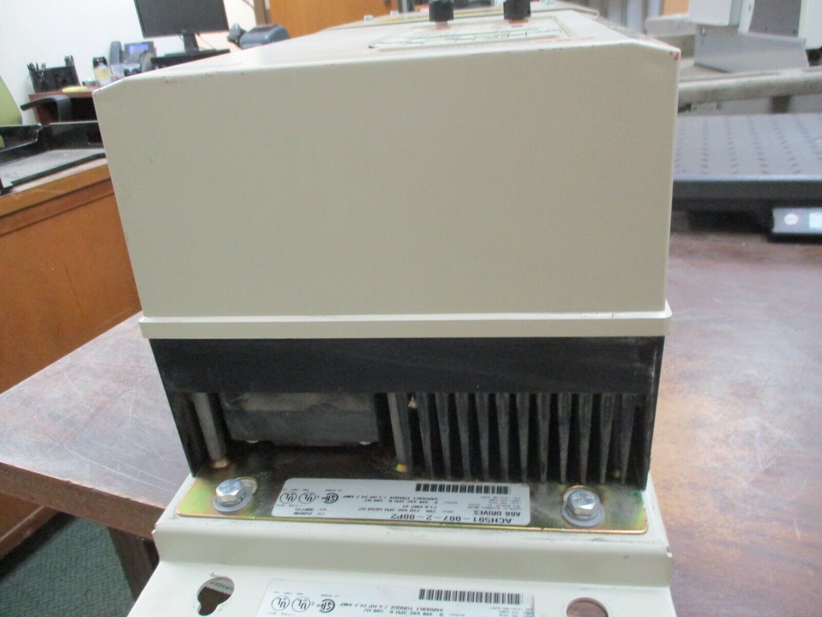 ABB ACH500 AC Drive w/ Disconnect ACH501-007-2-00P2G 7.5HP 3Ph Used