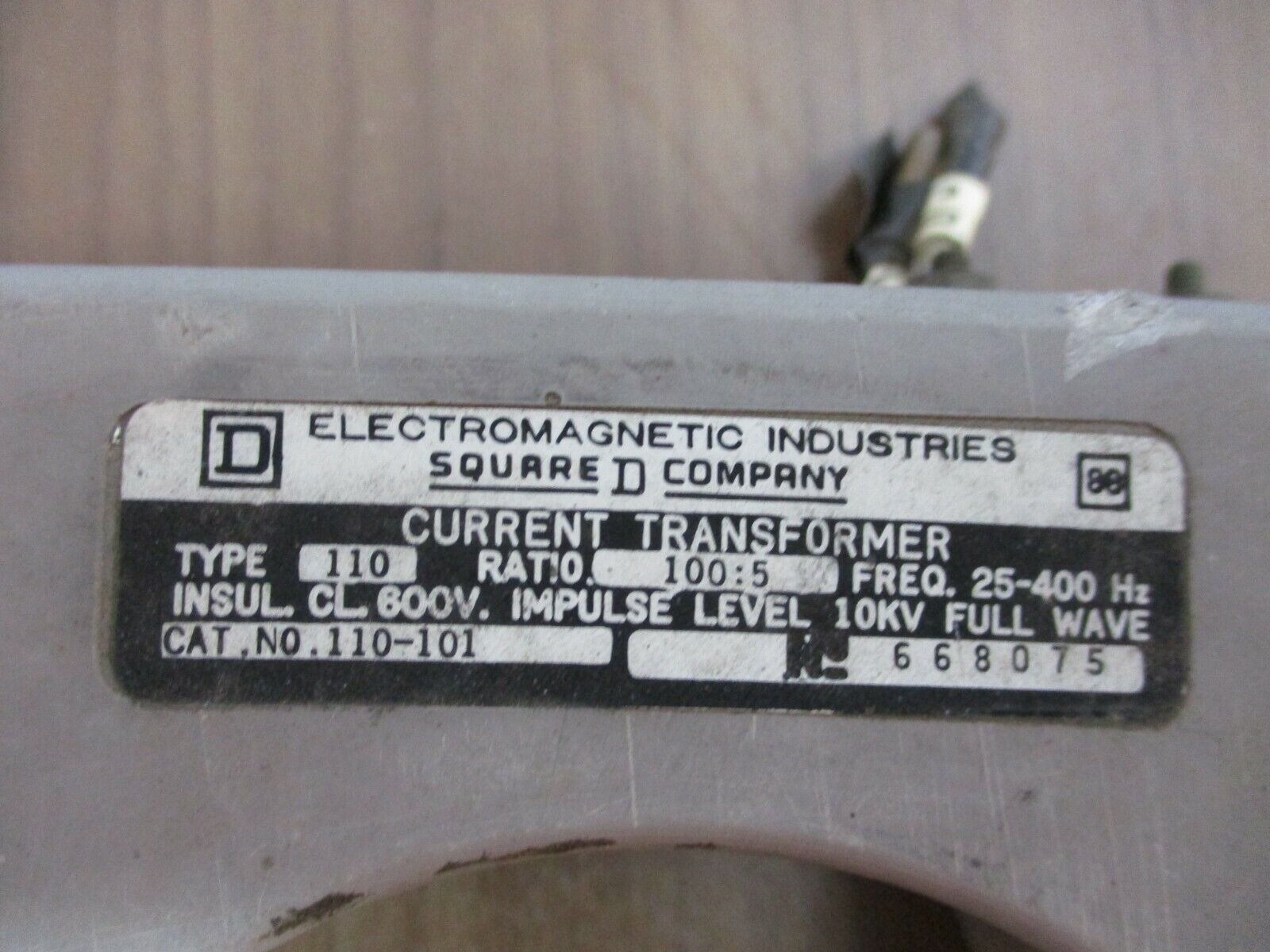 Square D, Current Transformer, part #: 110-101, ratio 100:5A, 600V, 25-400Hz, us