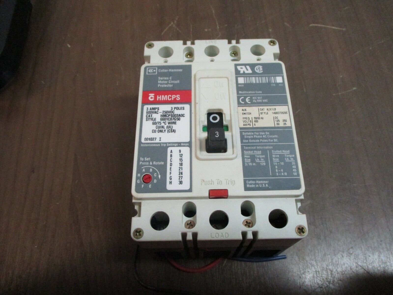 Cutler-Hammer Circuit Breaker w/ Aux HMCPS003A0C 3A 600V 3P Used