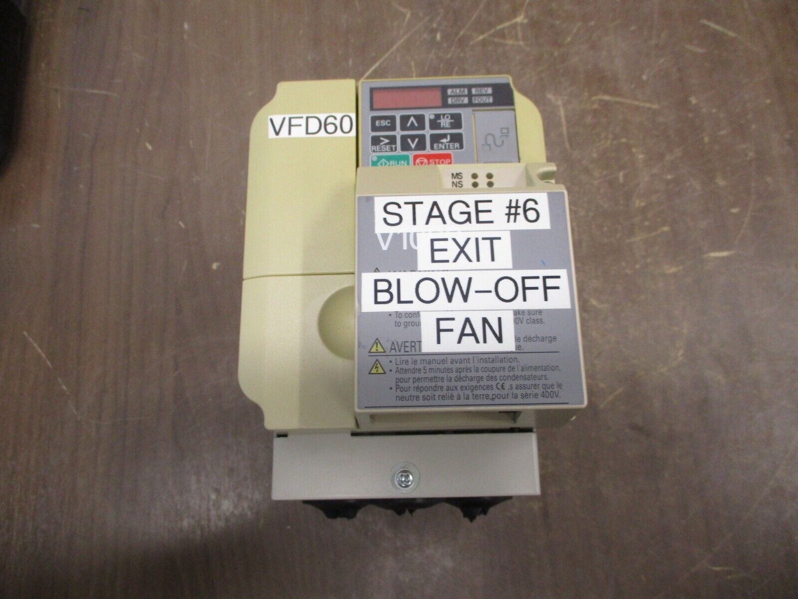 Yaskawa V1000 AC Drive CIMR-VU4A0004FAA Rev. C 1HP w/ Keypad *Cracked Casing*