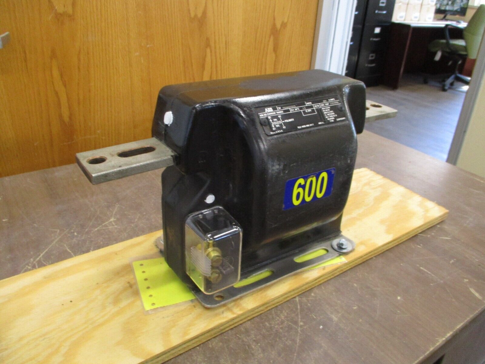 ABB KIR-60 Current Transformer 7524A01G15 Ratio 600:5A 4.8kV 60kV BIL 60Hz