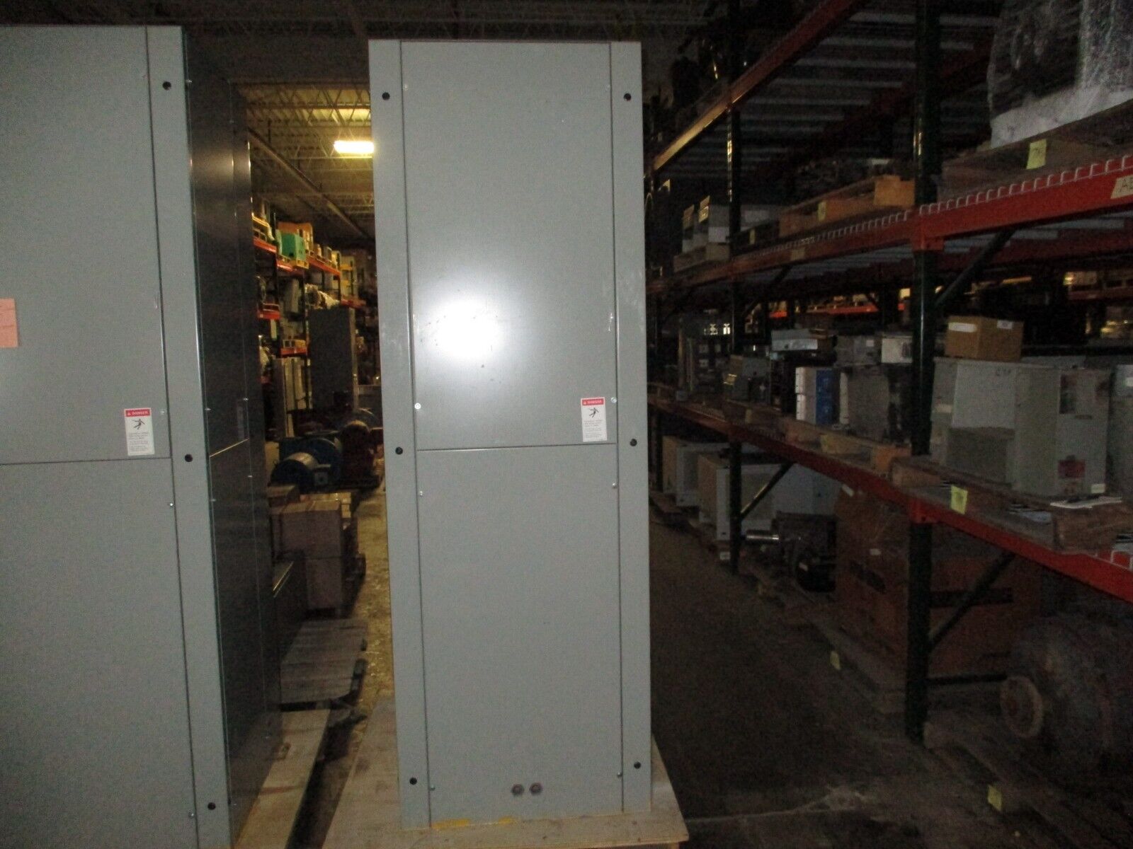 Cutler-Hammer Enclosed DC Circuit Breaker PBDC32000W 2000A 600VDC Used