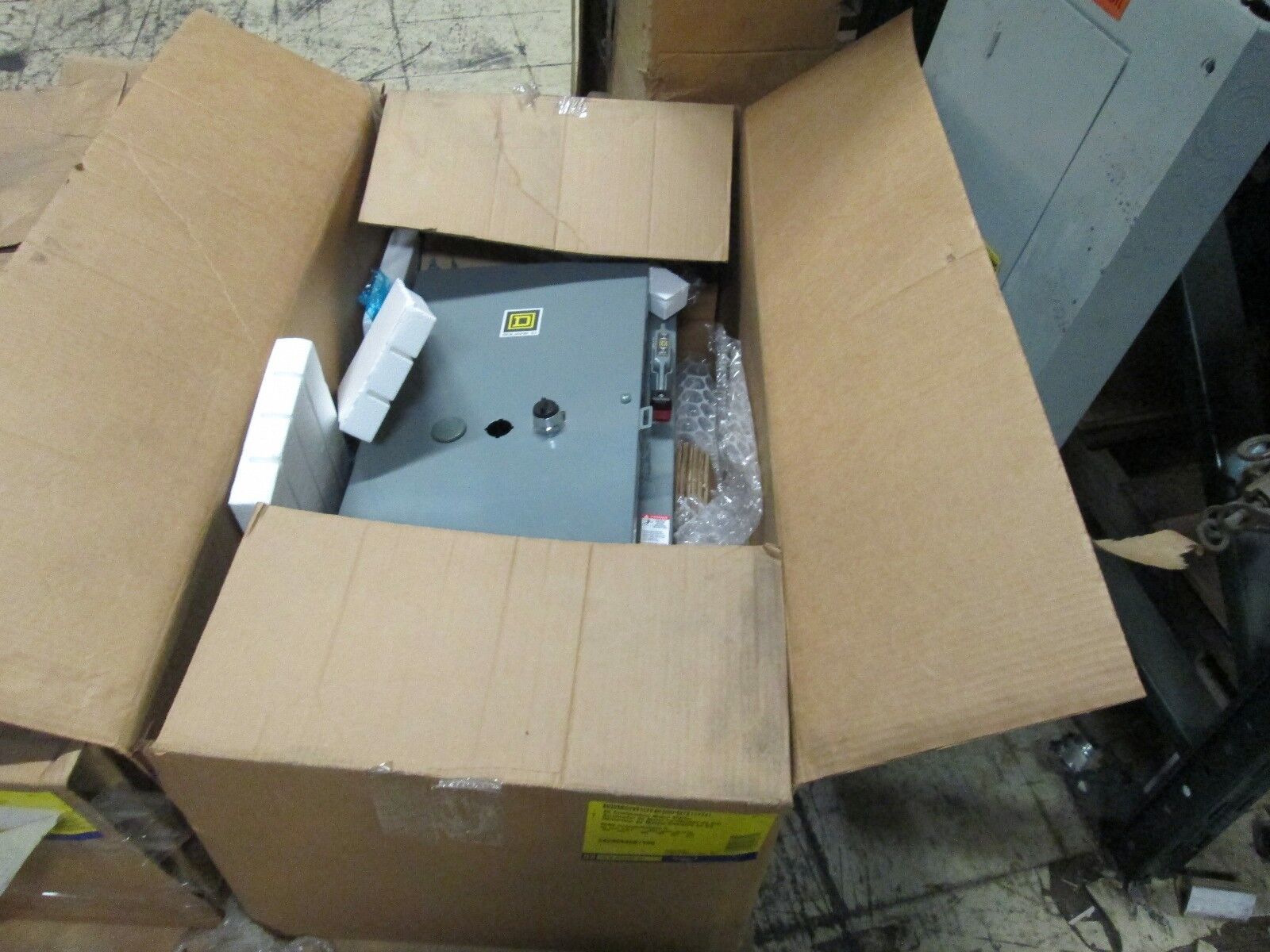 Square D Breaker Combination 8539SBG2V81CFF4H309P42TX11Y741 15A 3P New Surplus