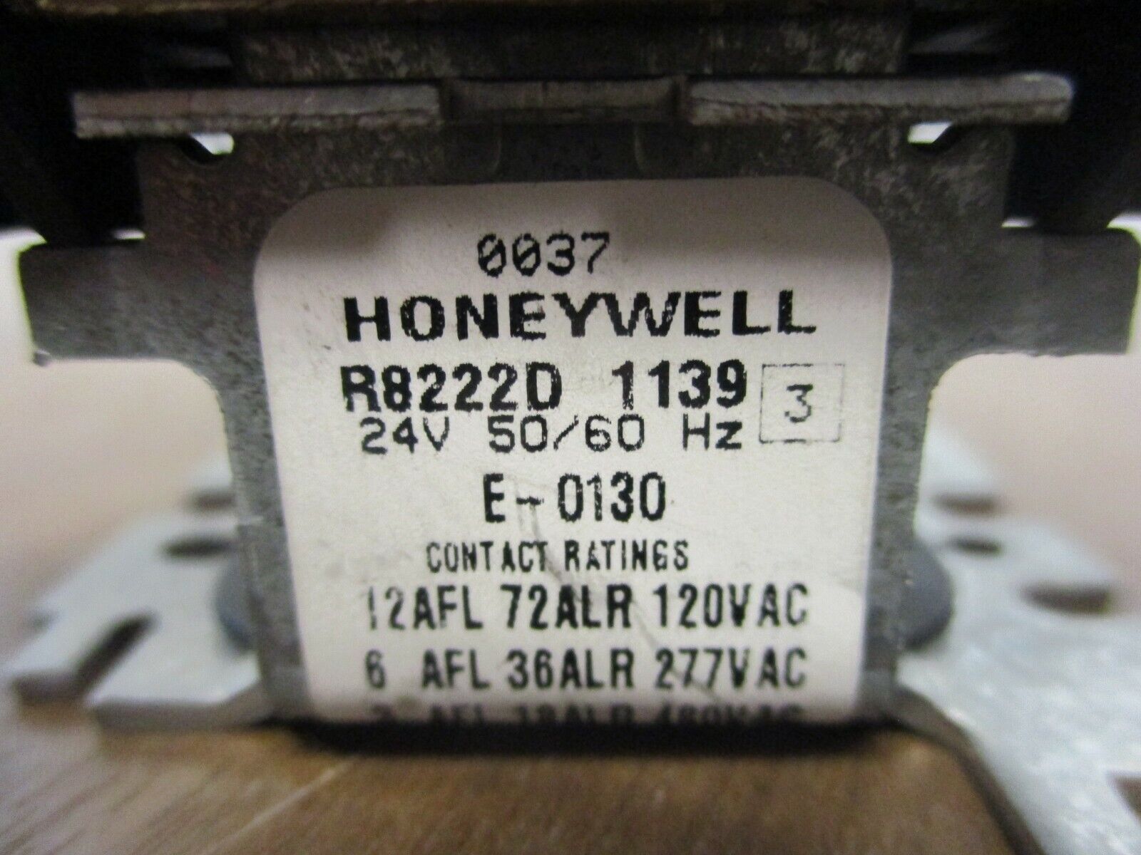 Honeywell Contactor R8222D 1139 Rev. B-1 24V Coil Used