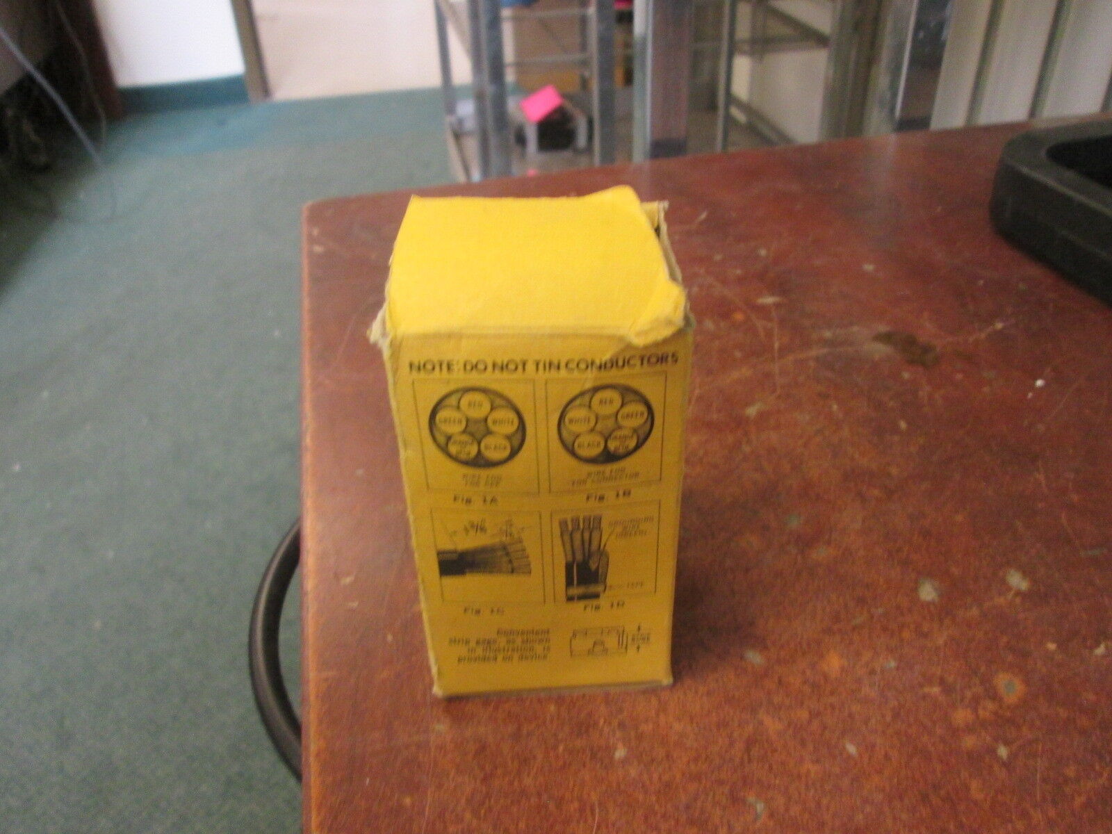 Hubbell Twits-Lock Receptacle 10A@600V 20A@250V New Surplus