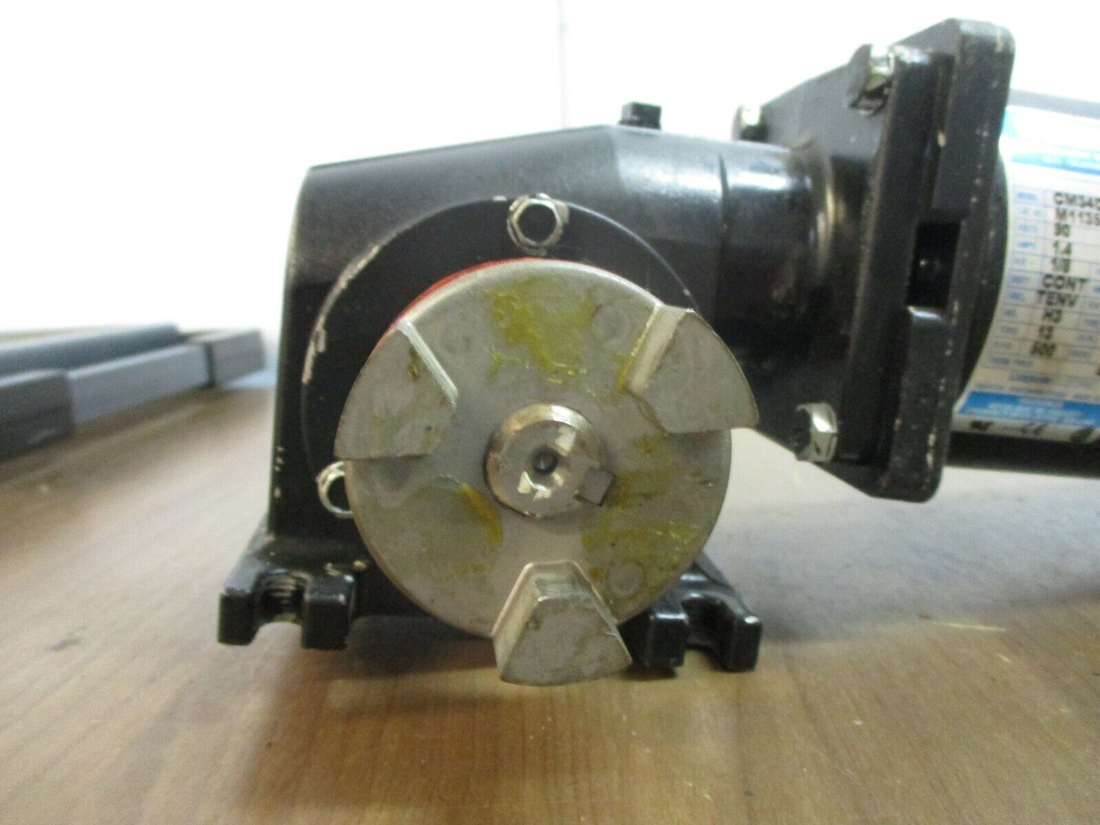 Leeson DC Gearmotor M1135041.00 Model #: CM34D25NZ9C 1/8HP Ratio. 3:1 90V 1.4A