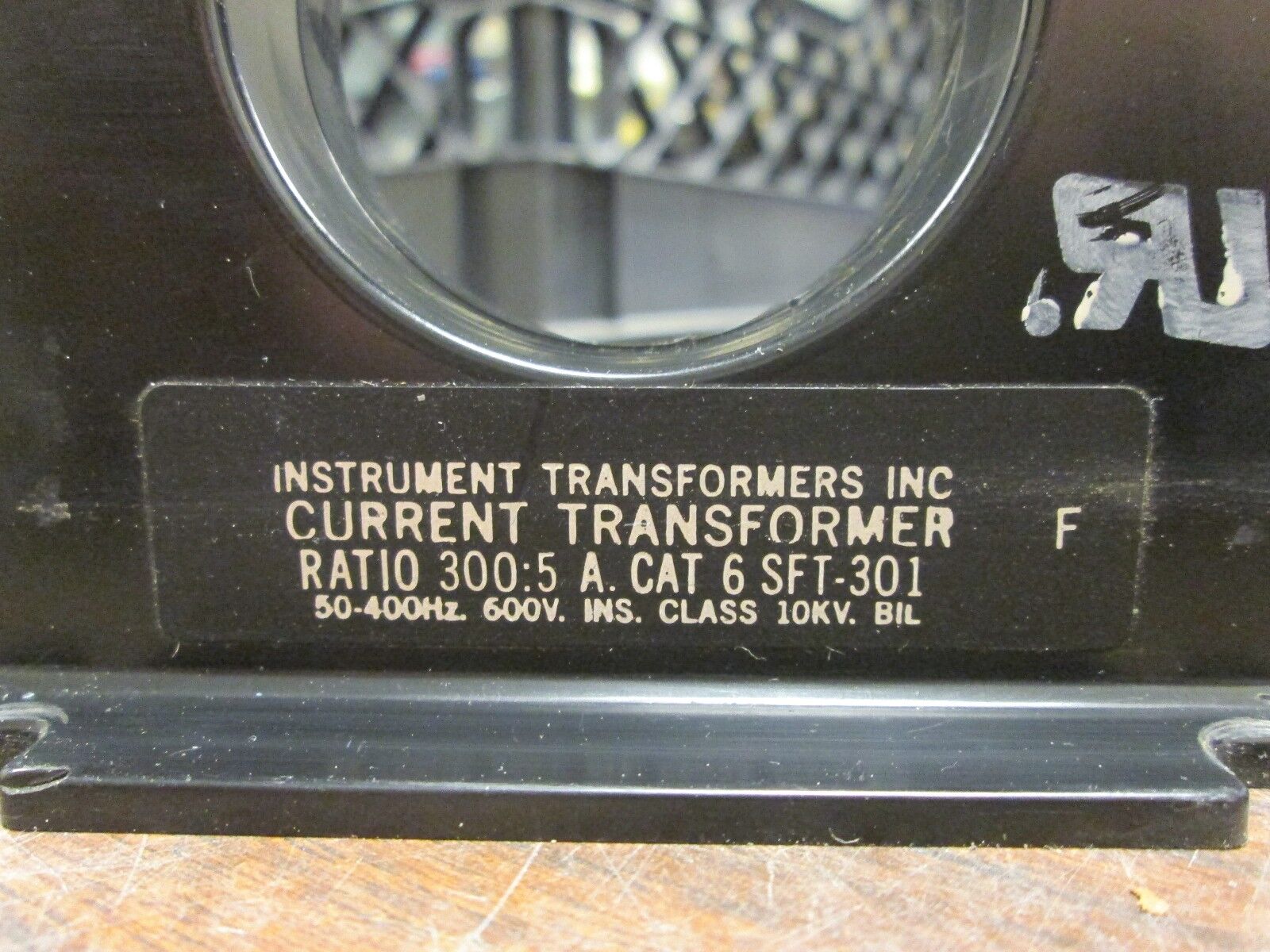 Cutler-Hammer Current Transformer 42-3073-5 Ratio 300:5A 10KV BIL 600V Used