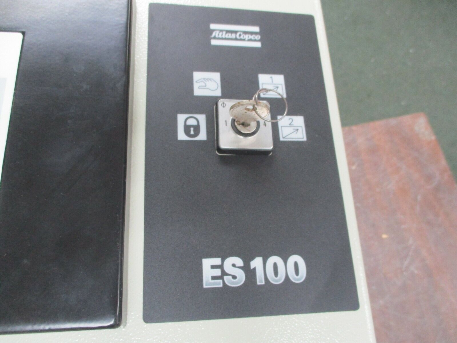 Atlas Copco Air Controller ES100 Supply Voltage: 220/110V-50/60Hz MFD:1999 Used