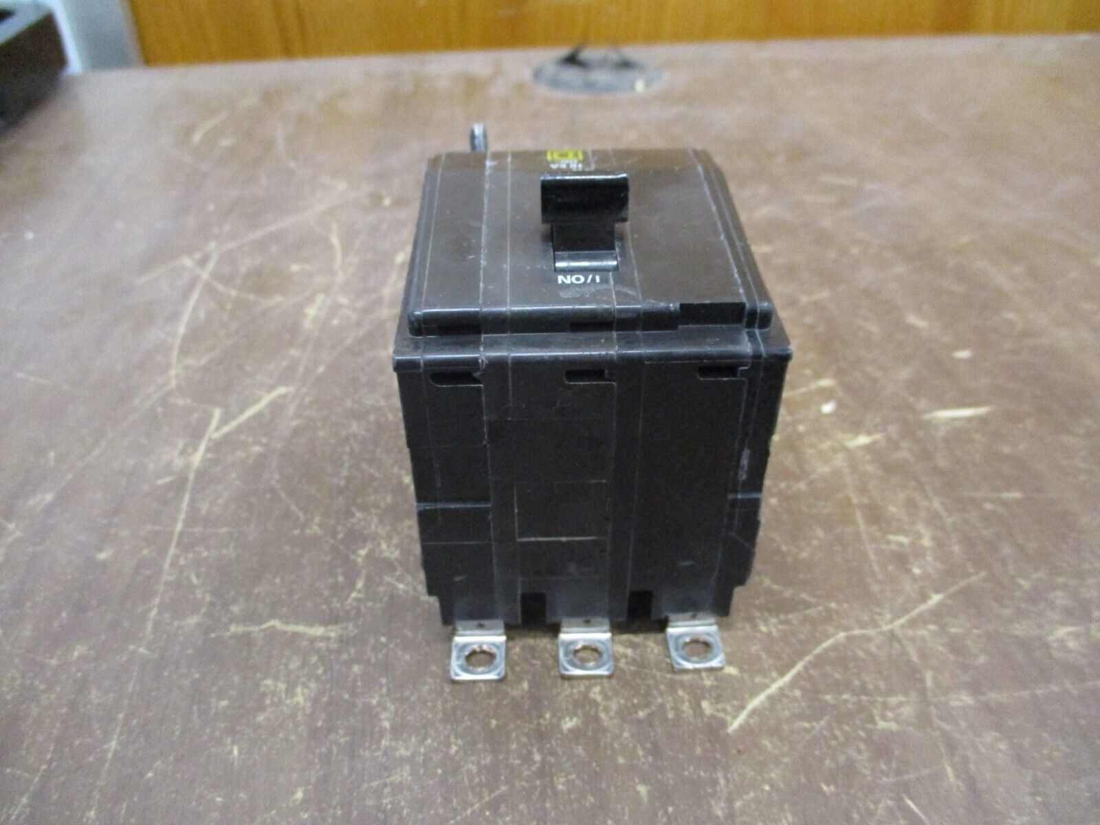 Square D Circuit Breaker QOB320 20A 240V 3P *No Screws* Used