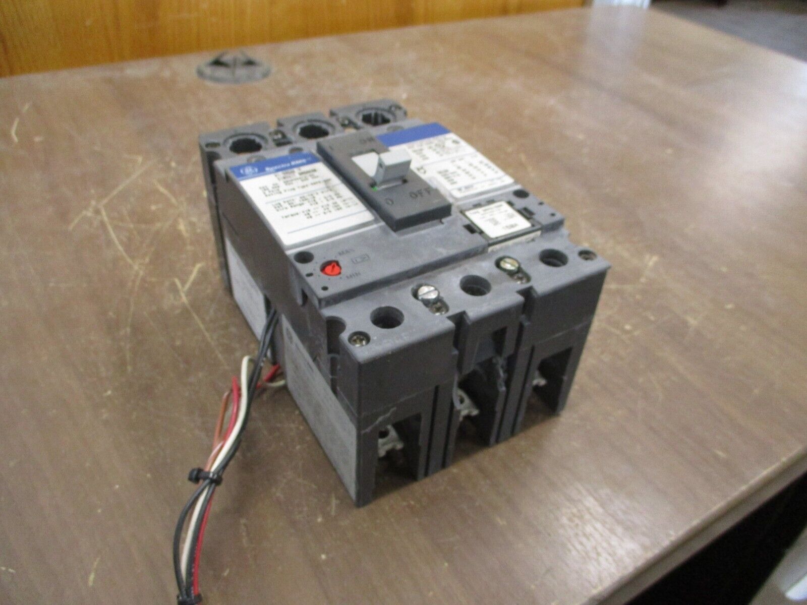 GE SpectraRMS Hi-Break Circuit Breaker SEHA36AT0150 150A 600V 3P Used