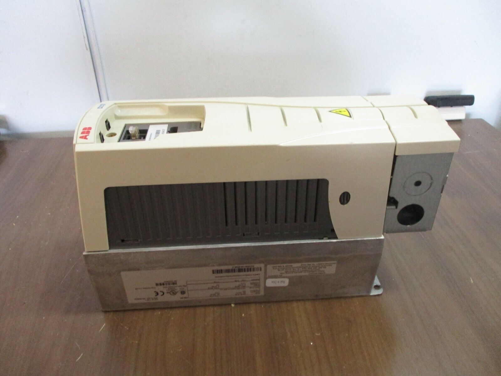 ABB ACH550 AC Drive ACH550-UH-012A-2 3HP/1.5HP *Missing Keypad* Used