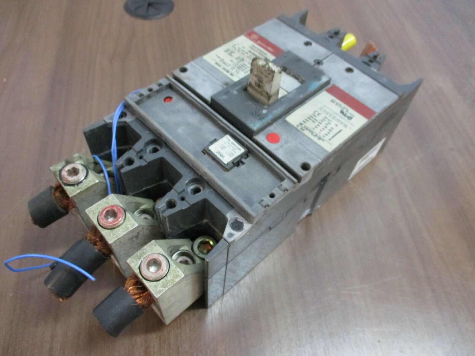 GE, Spectra RMS May- Break Circuit Breaker, part #:SGLA36AI0400, 250A plug, 600V