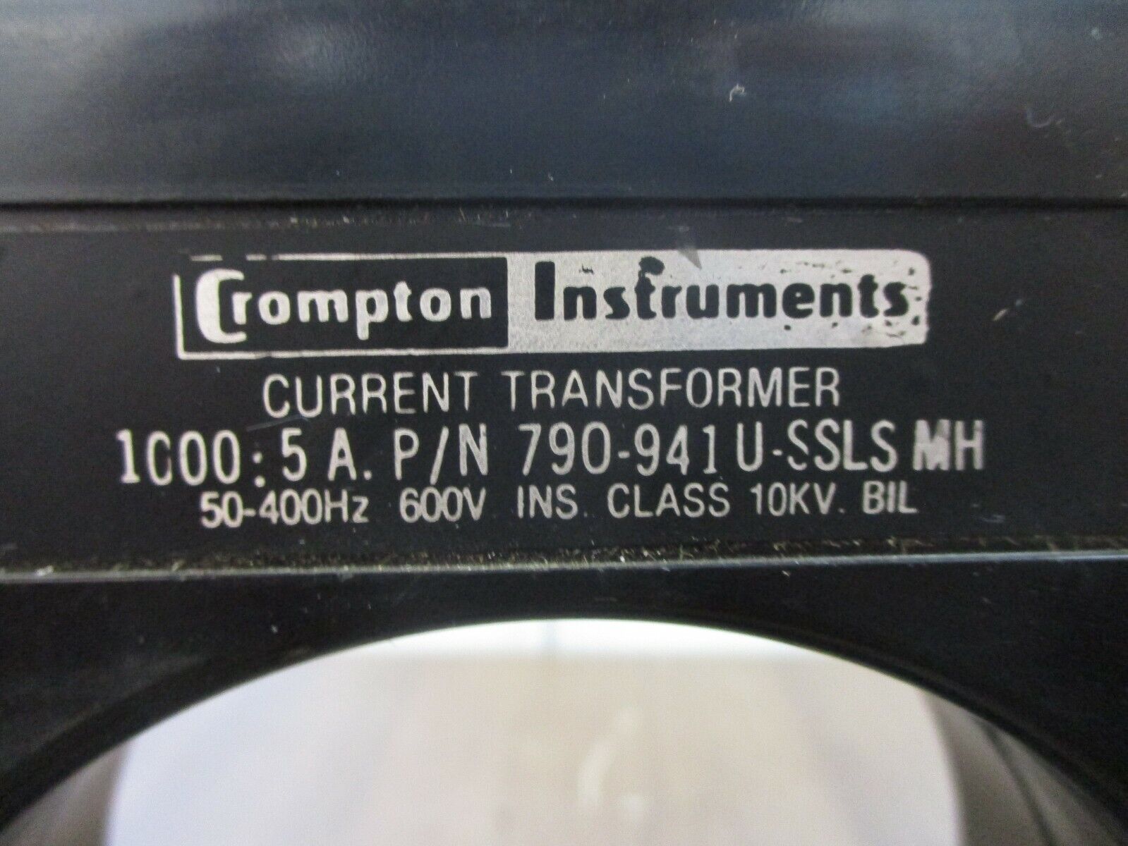 Crompton Current Transformer 790-941 U-SSLS MH Ratio 1000:5A 600V 50-400Hz Used