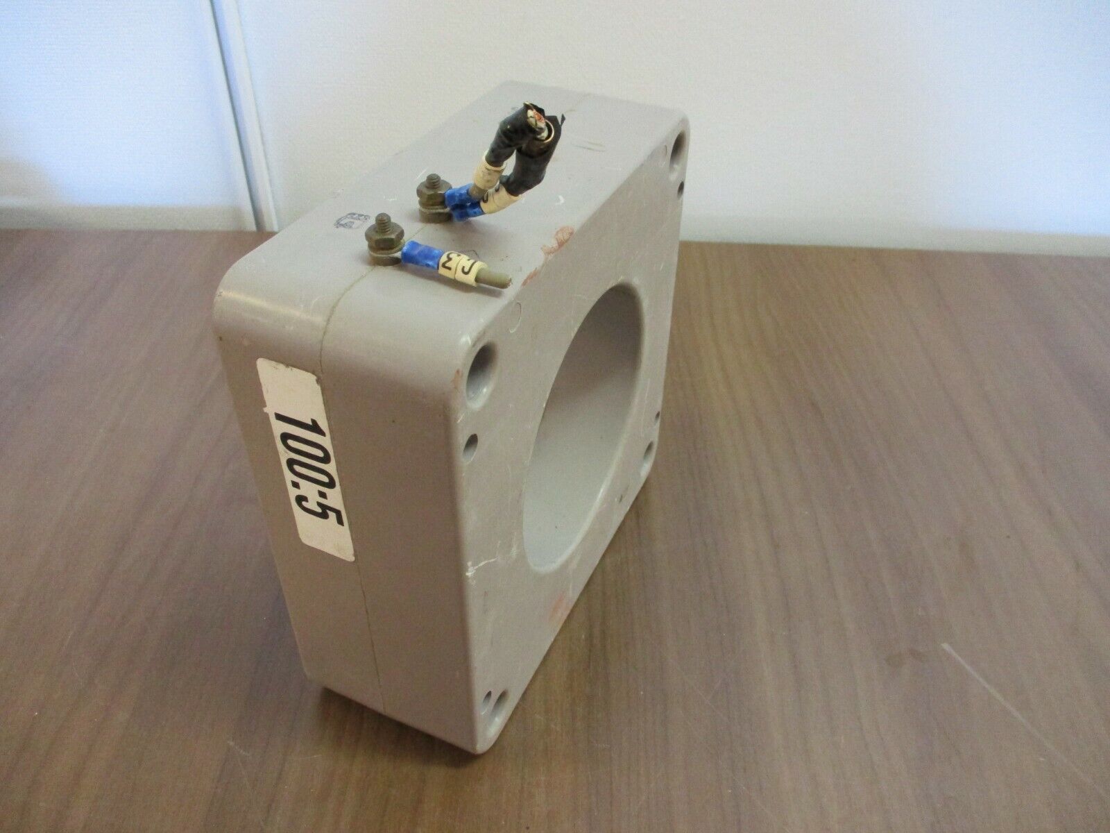 Square D, Current Transformer, part #: 110-101, ratio 100:5A, 600V, 25-400Hz, us