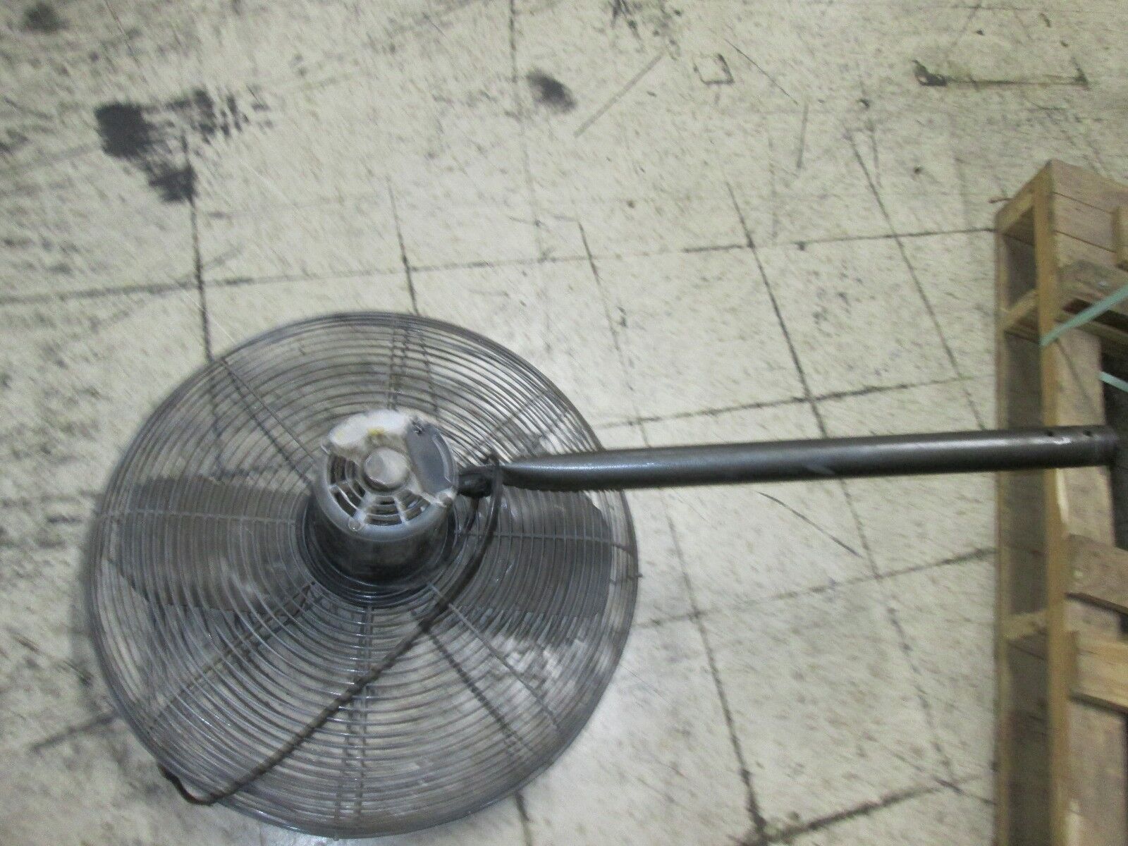 Dayton Exhaust Fan 24" fan  w/ mount Motor: 6K405C 1/2HP 115V 1PH 6.3A Used