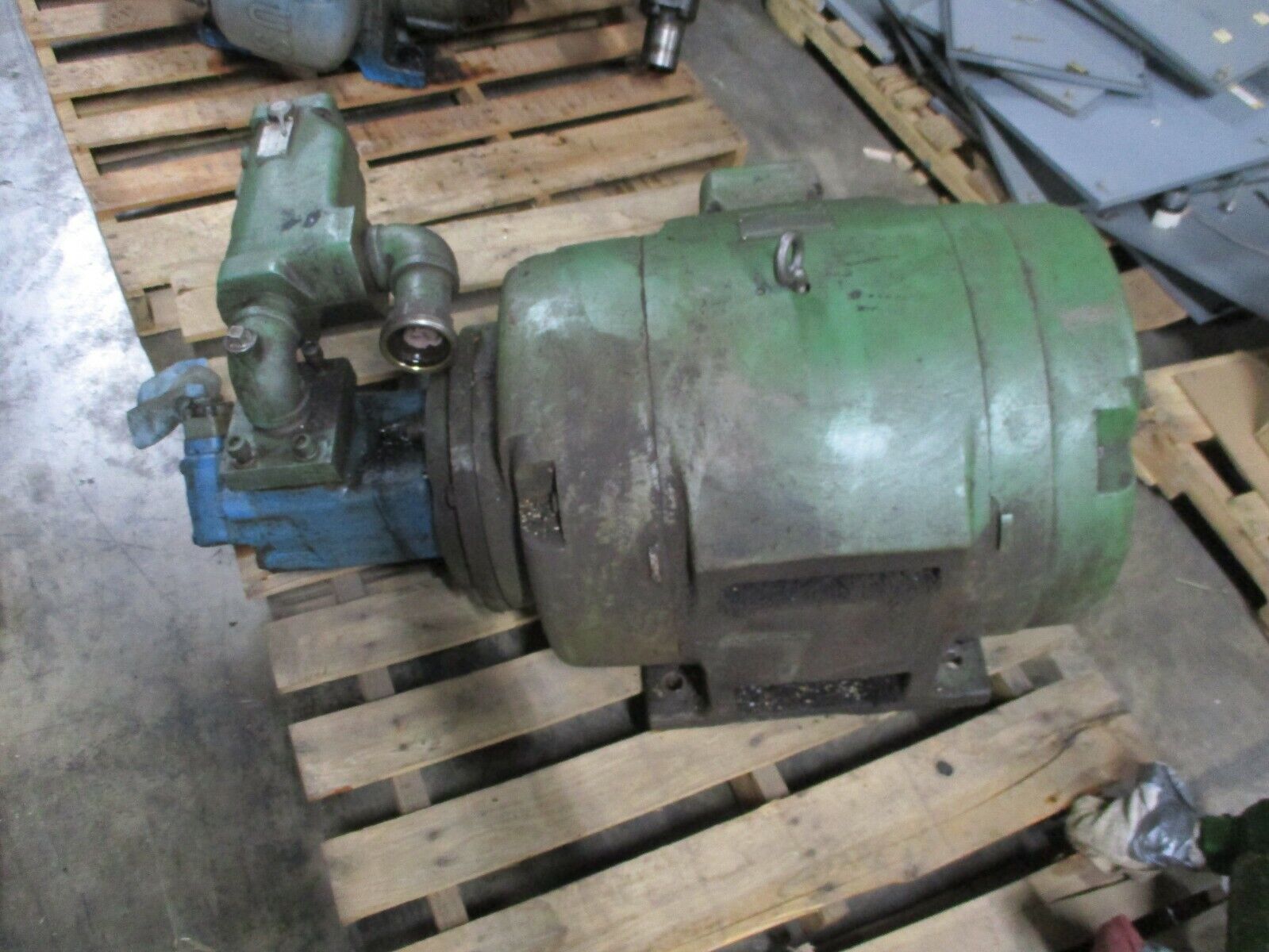 Vickers Vane Pump w/ Motor 4525V 50A24 50HP 1200RPM 208-220/440V 122/61A Used