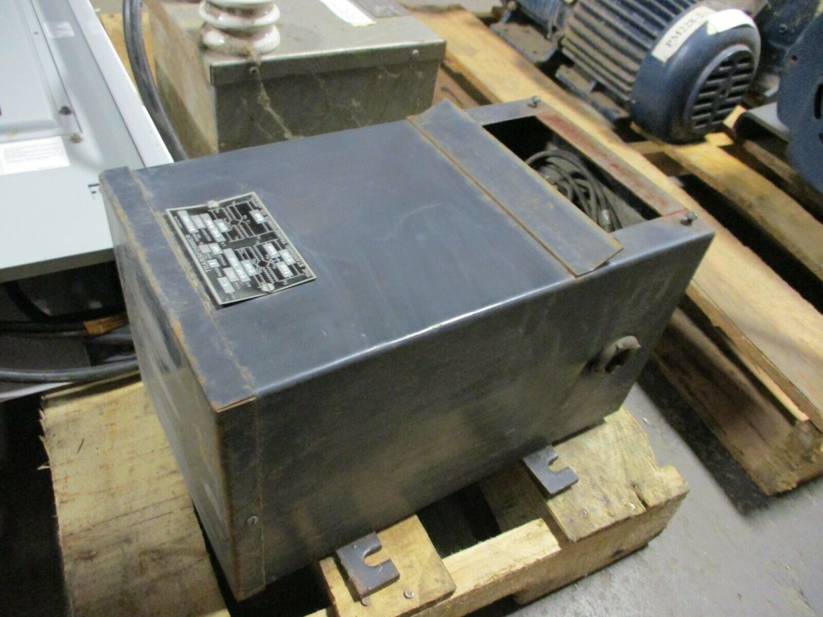 Standard Transformer Transformer MC 1kVA Pri: 240/480V Sec: 120/240V 60Hz Used