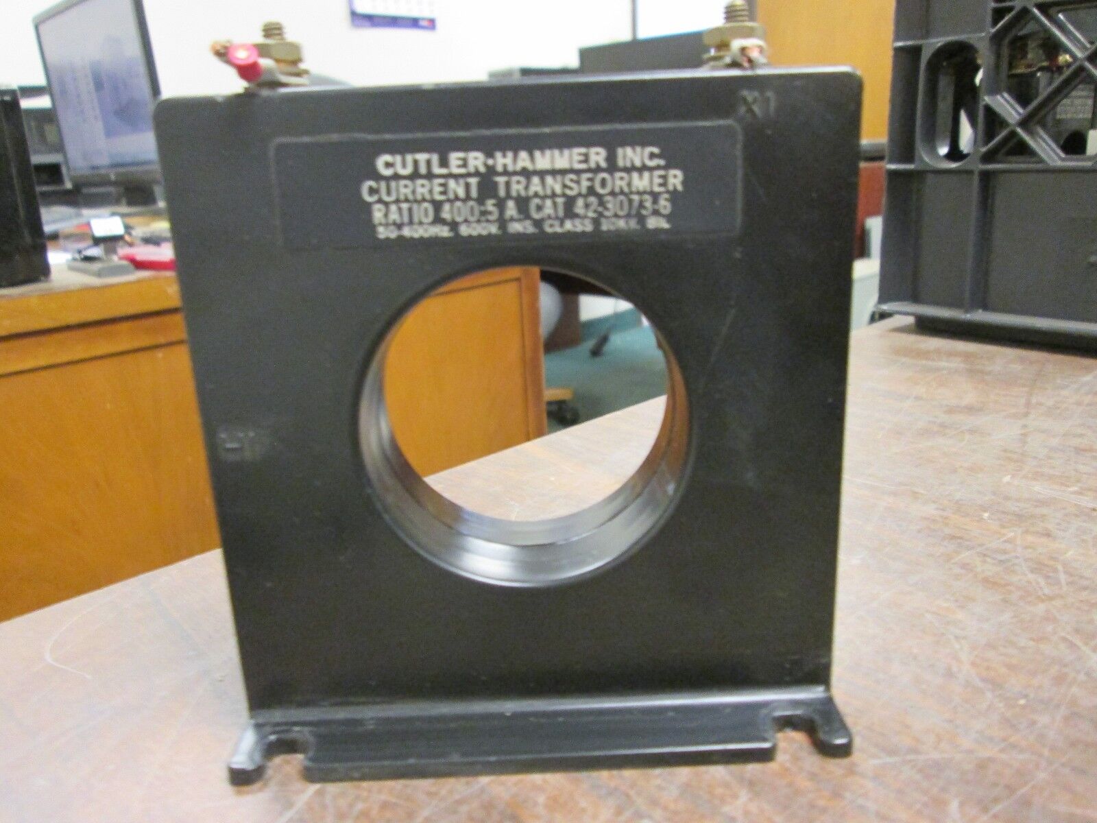 Cutler-Hammer Current Transformer 42-3073-6 Ratio 400:5A 10KV BIL 600V Used