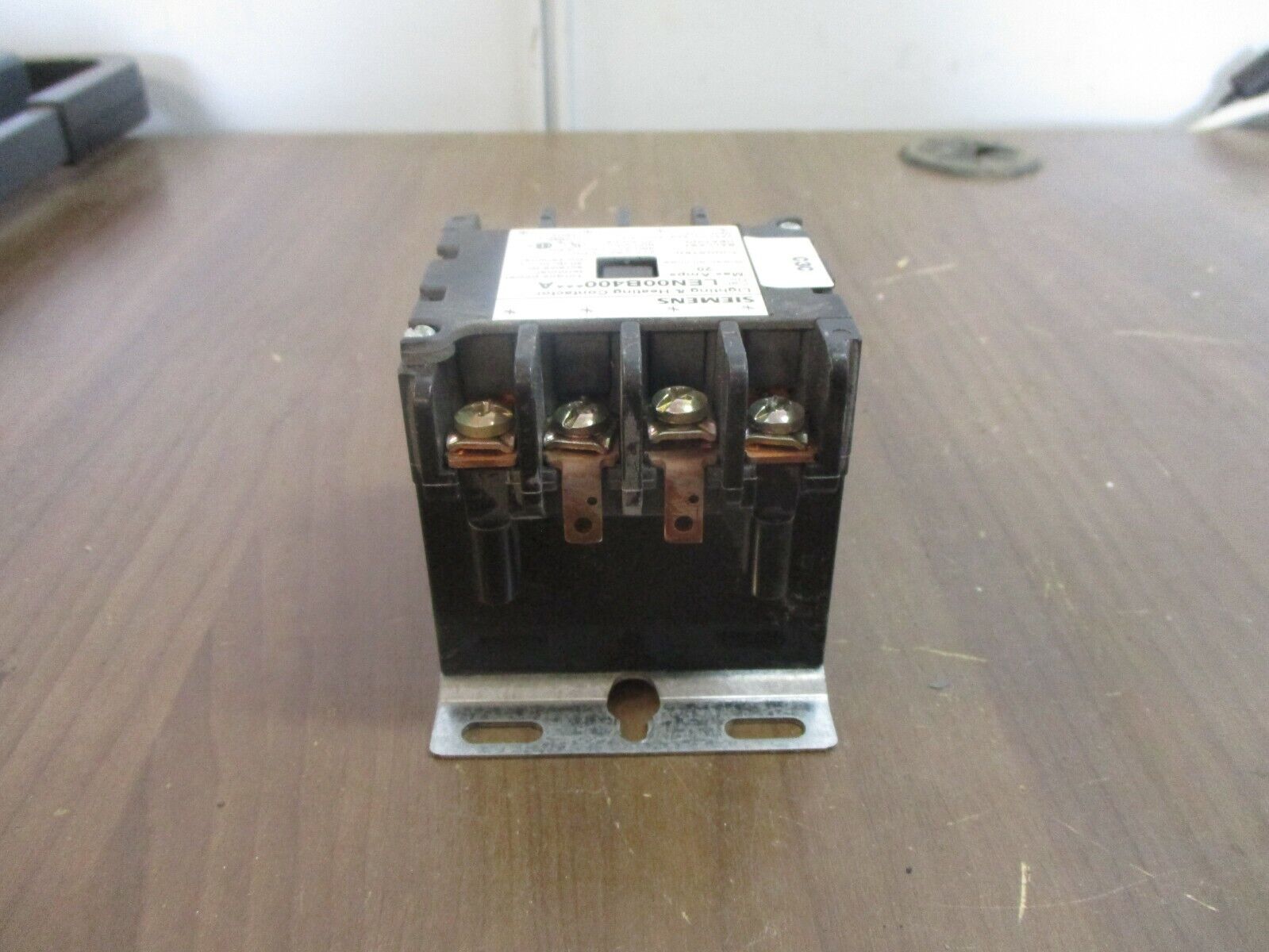 Siemens Lighting & Heating Contactor LEN00B400***A 120V Coil 20A 600V Used