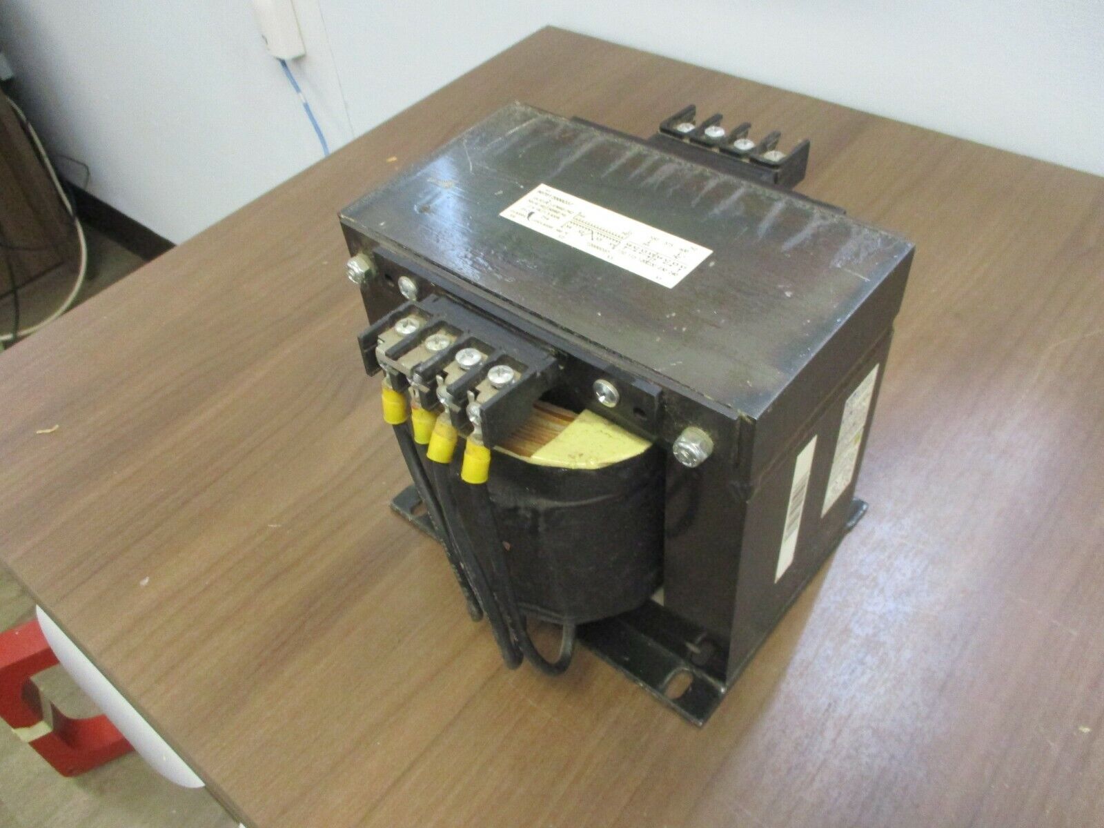 Square D Transformer 9070T2000D37 2kVA Pri: 600V Sec: 120/240V 50/60Hz Used