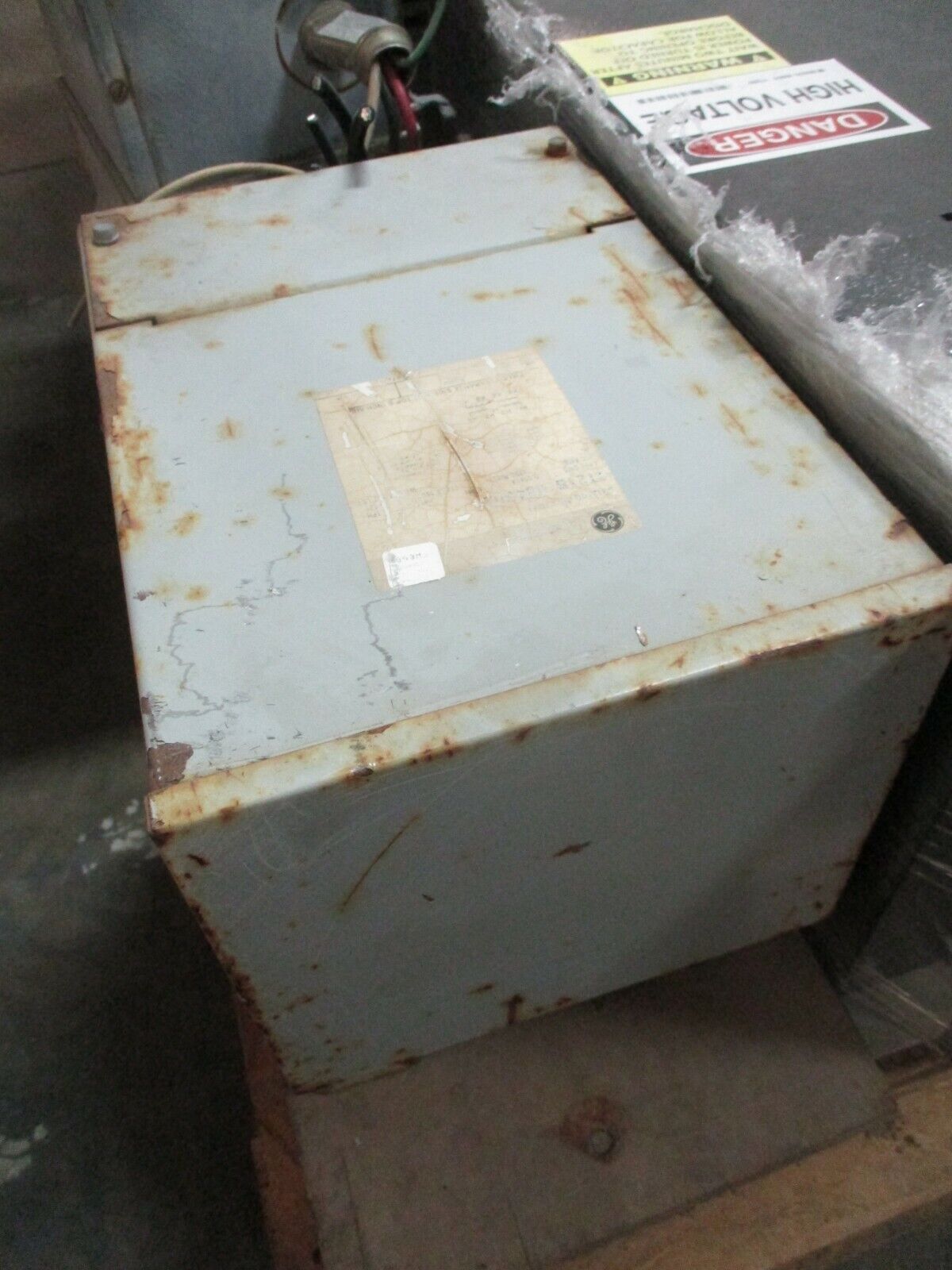 GE Transformer 9T21B1004G02 5kVA 1Ph Pri: 240/480V Sec: 120/240V Used