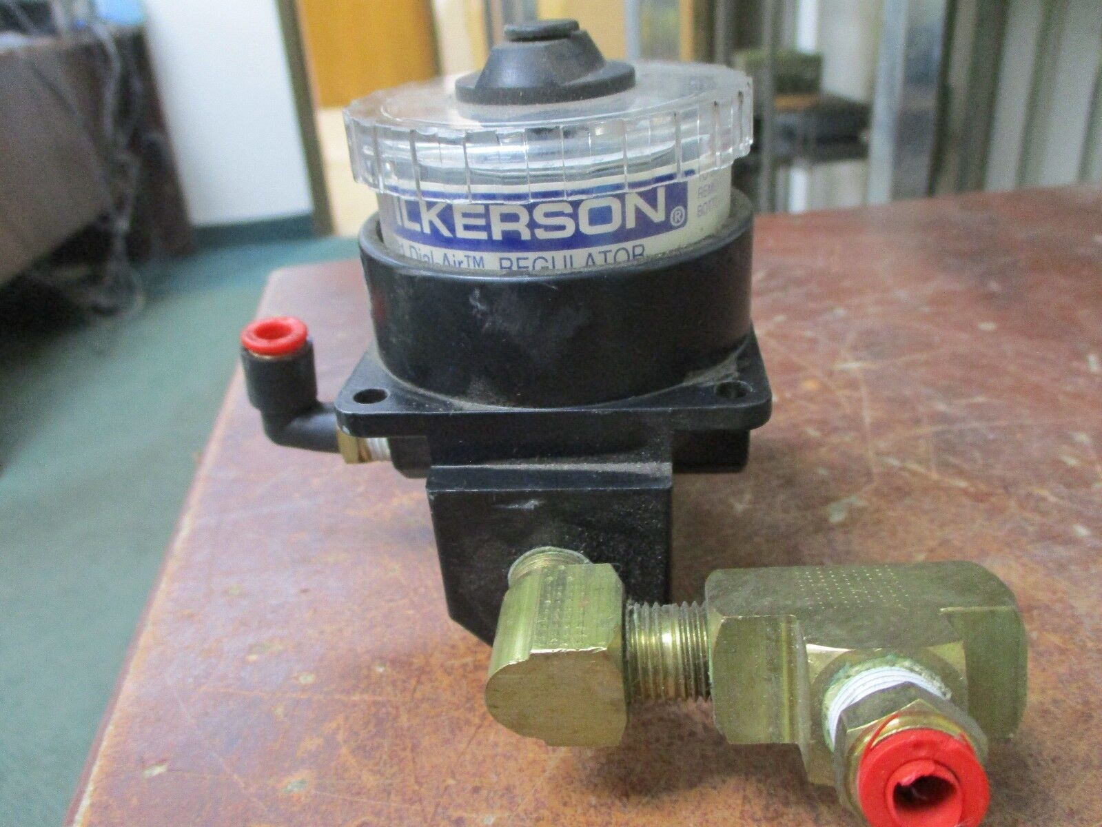 Wilkerson Regulator R21-02-00B-A00 Range: 0-160 PSI Used