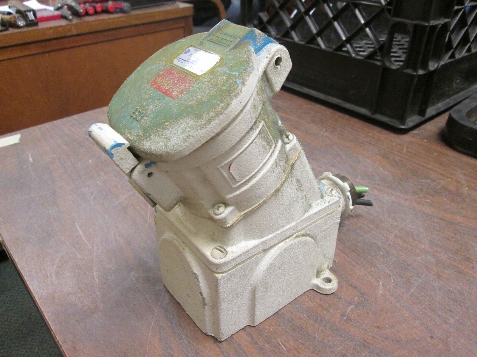 Meltric Receptacle w/ Base DS30A 30A 480V Used