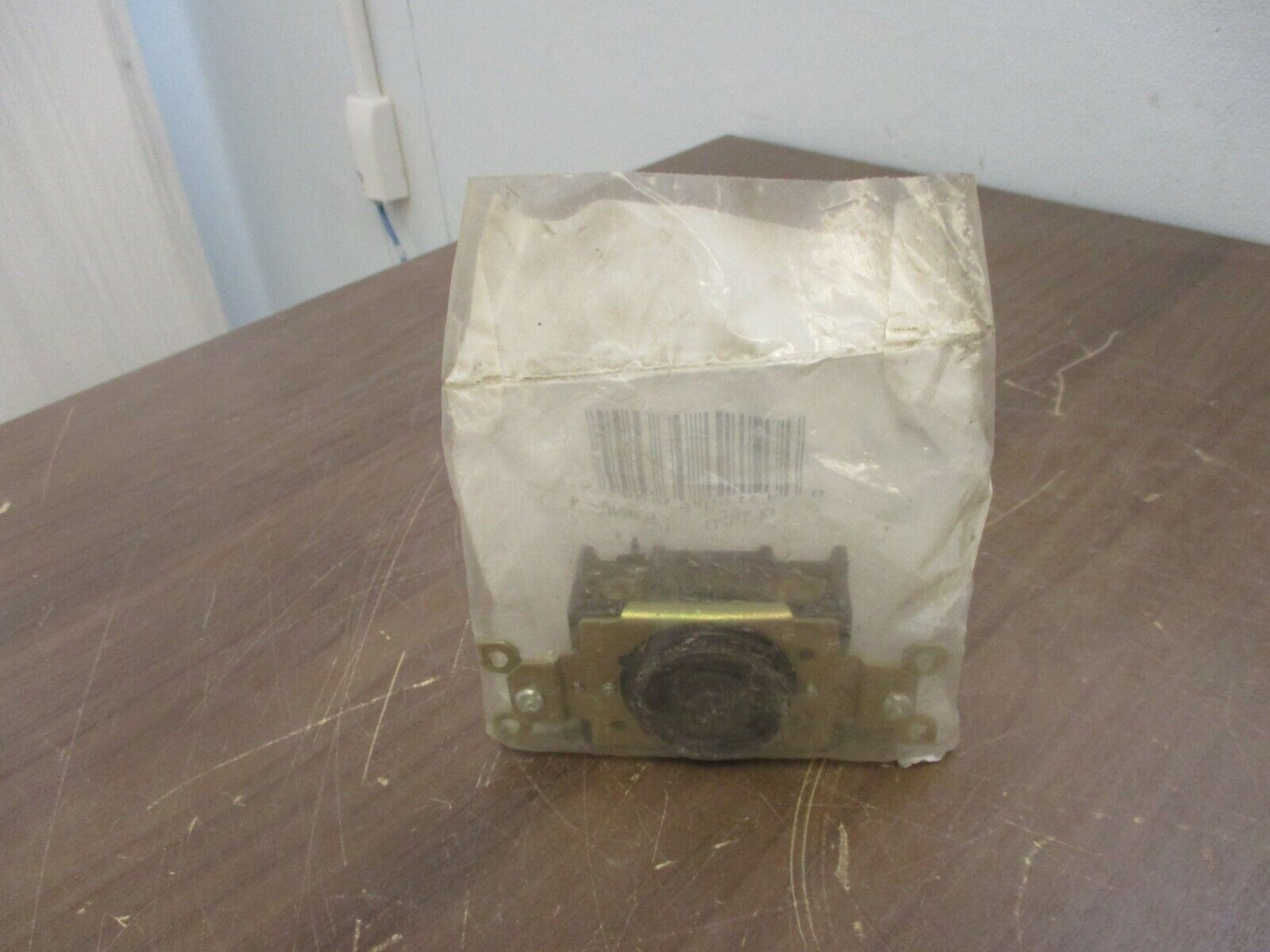 GE Locking Receptacle GL1520 New Surplus