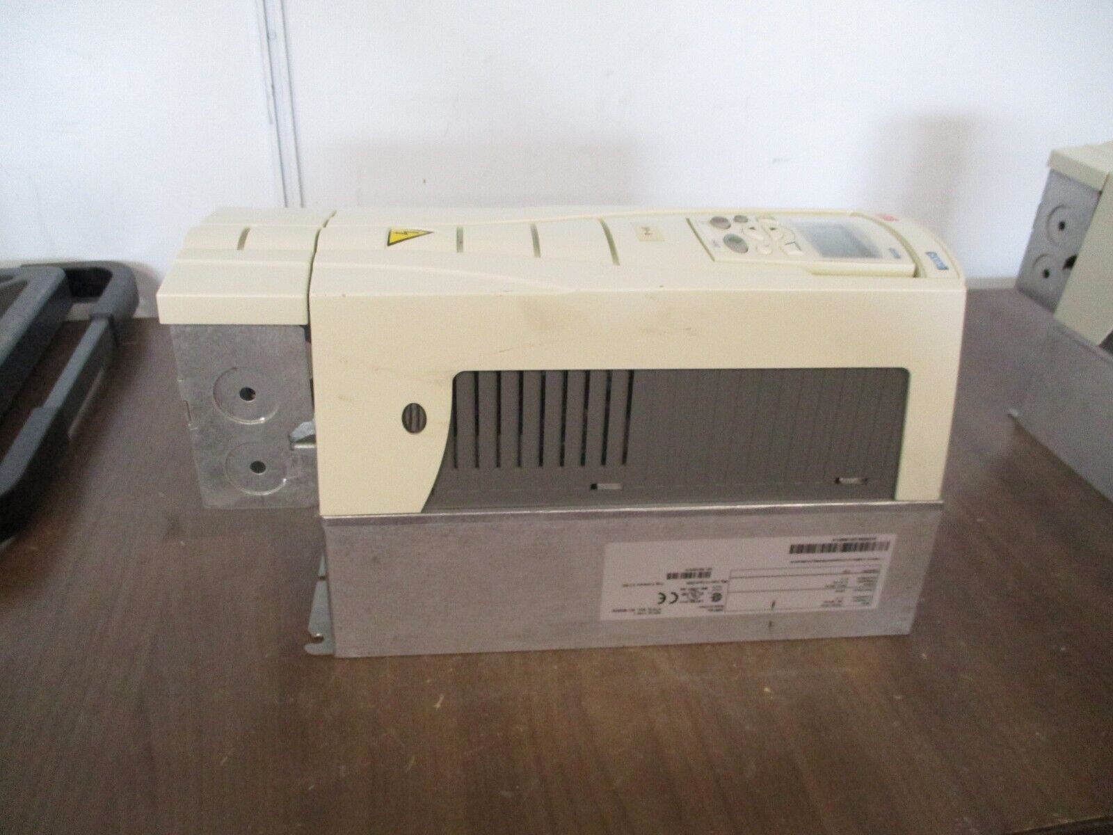 ABB ACH550 AC Drive ACH550-UH-04A1-4 2HP 3Ph w/ Keypad Used