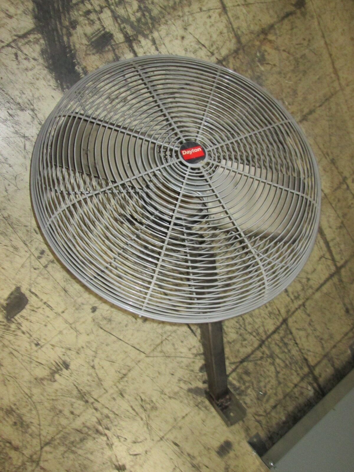 Dayton Exhaust Fan 3C218G 24" Fan 115V 1PH w/ short mount 9BNN3B motor Used