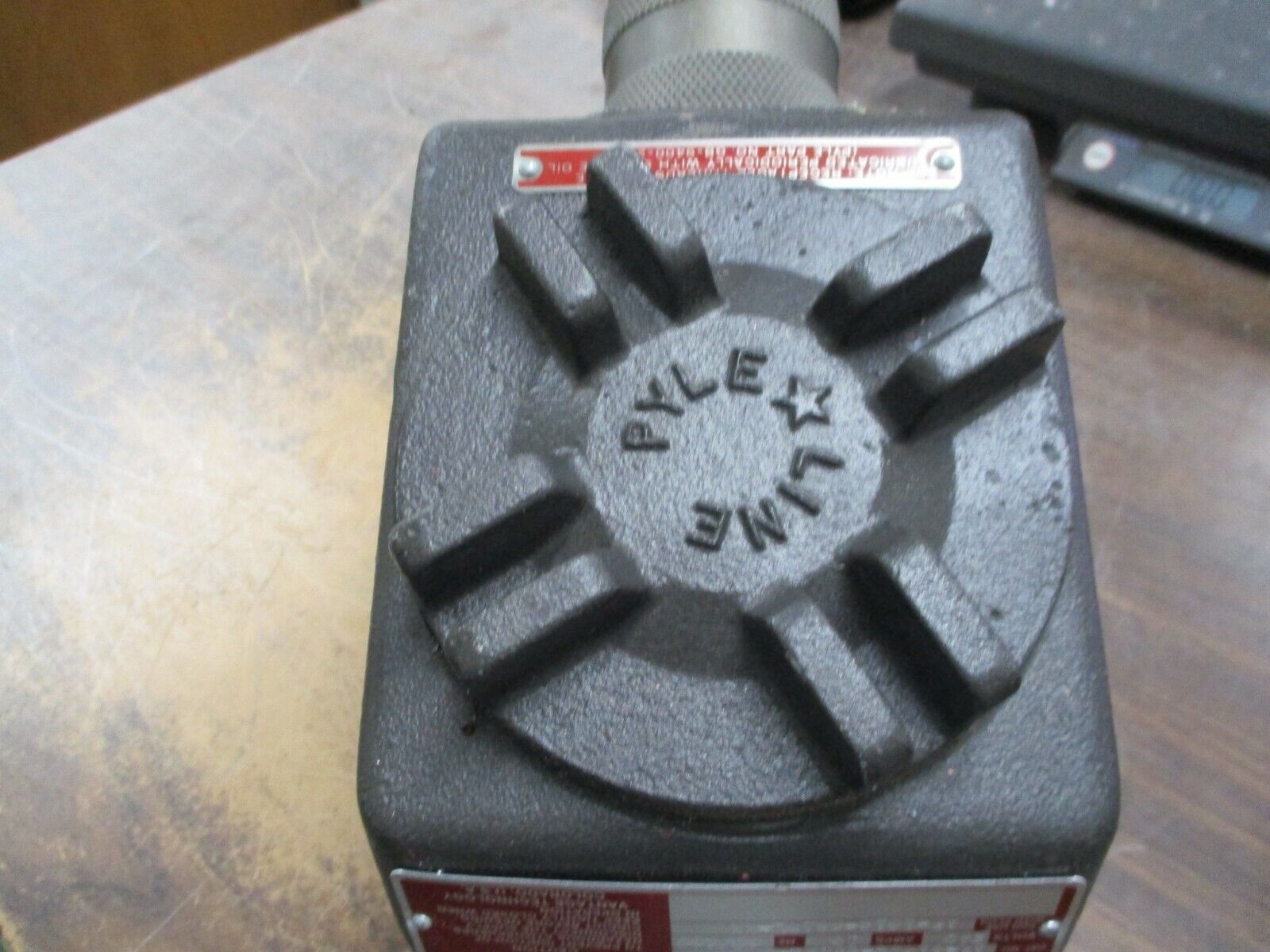 Hubbell Vantage XP Explosion Proof Receptacle AF-B1716-681SL-AF 10A 240V Used