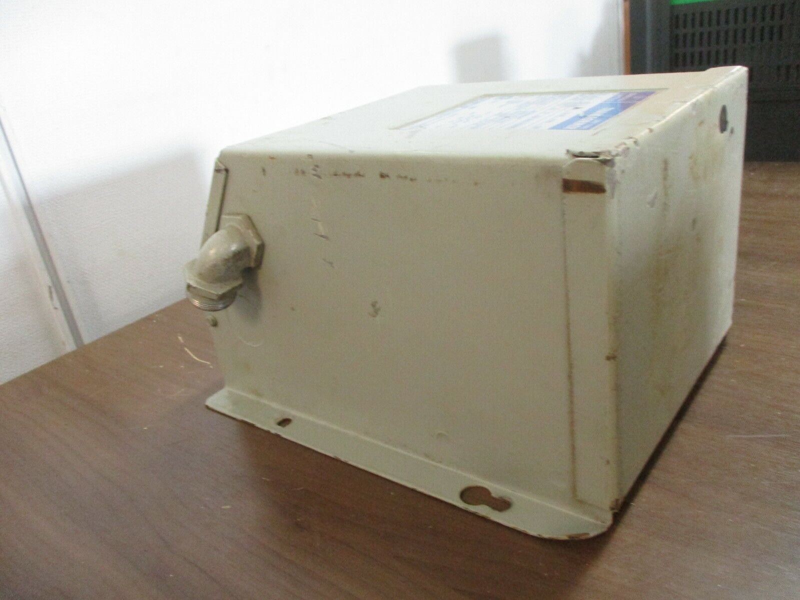 GE Transformer 9T51B512 2kVA Pri: 240/480V Sec: 120/240V 1Ph 50/60Hz Used