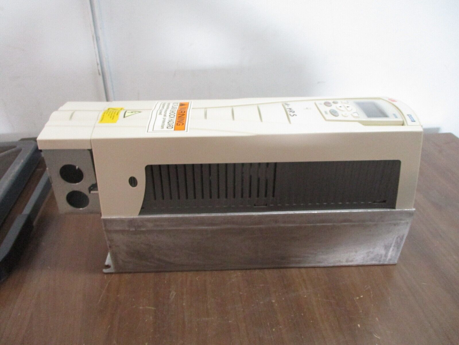 ABB ACH550 AC Drive ACH550-UH-024A-2 7.5HP w/ Keypad Used