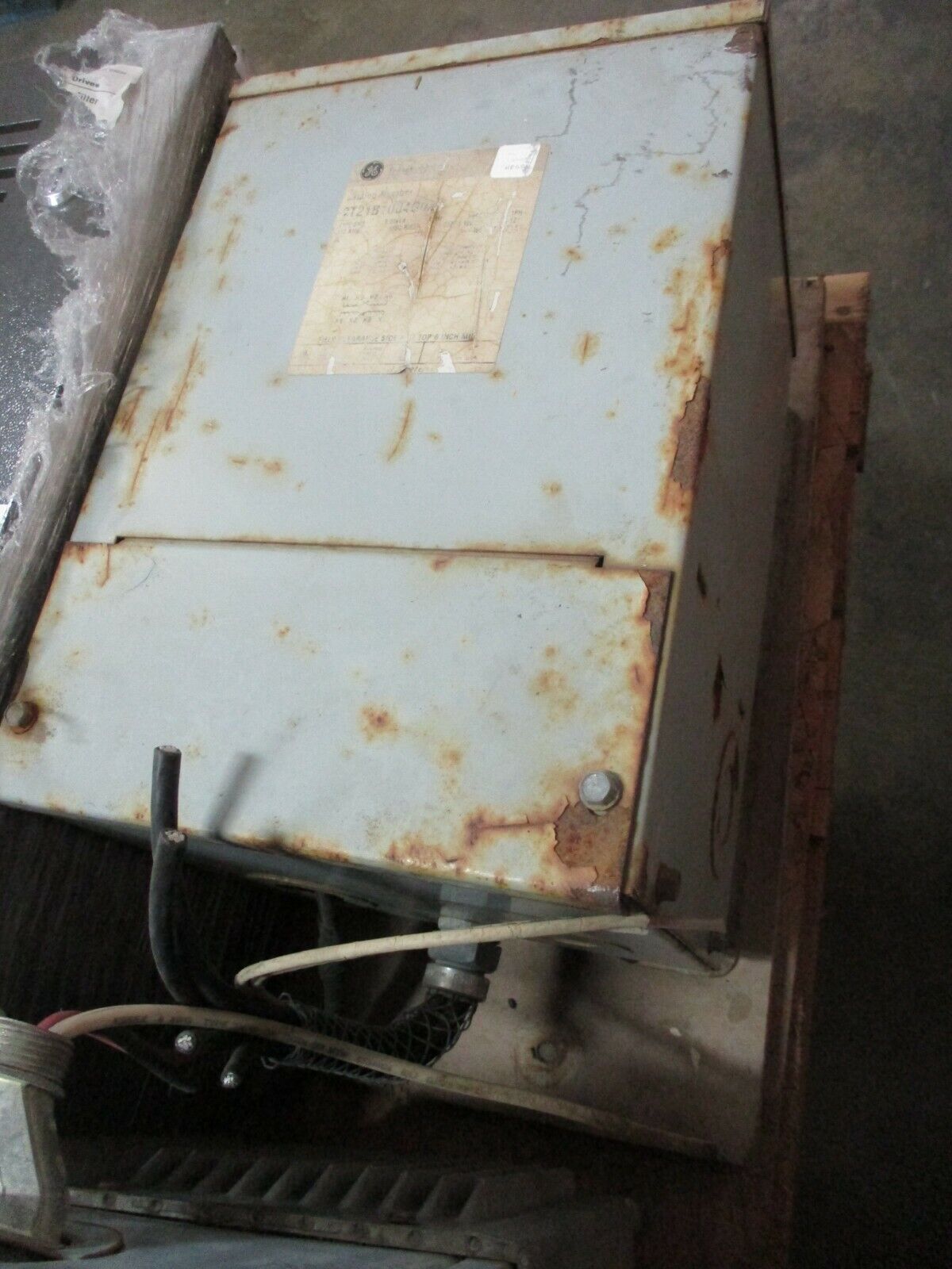 GE Transformer 9T21B1004G02 5kVA 1Ph Pri: 240/480V Sec: 120/240V Used