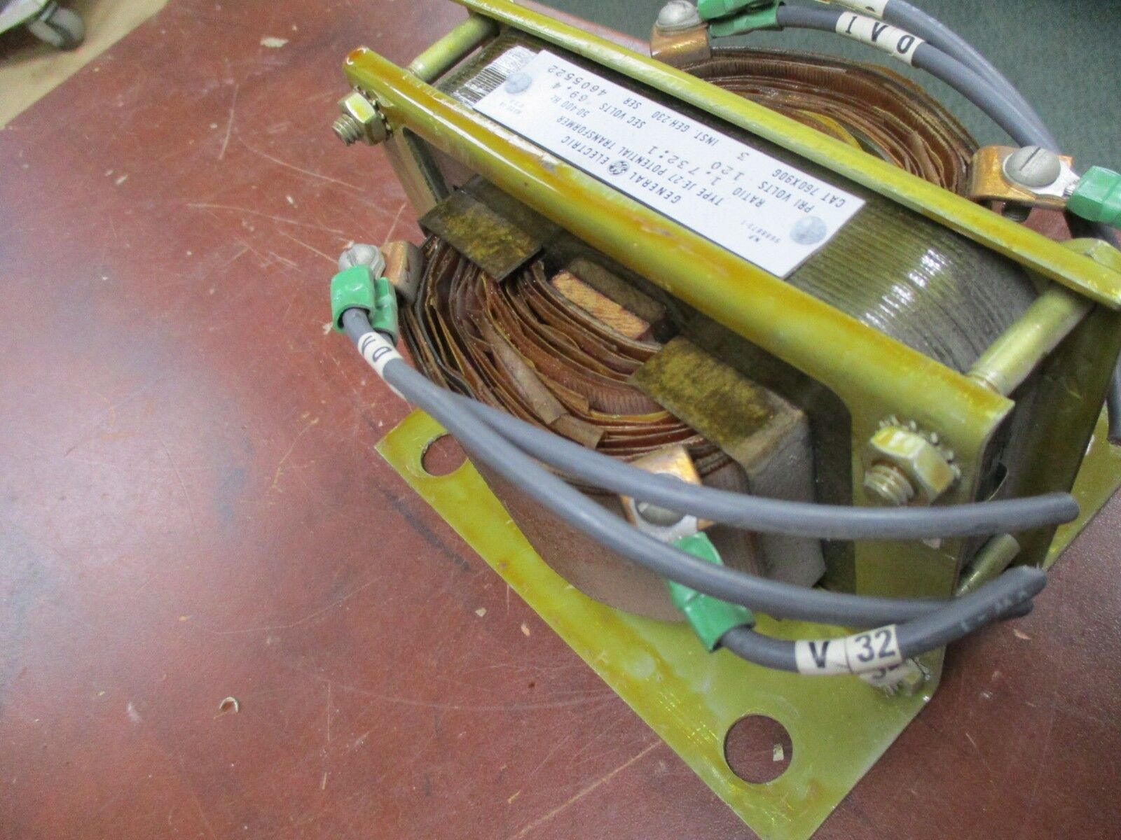 GE Type JE-27 Potential Transformer 760X90G3 Ratio 1.732:1 Pri: 120V Sec: 69.4V