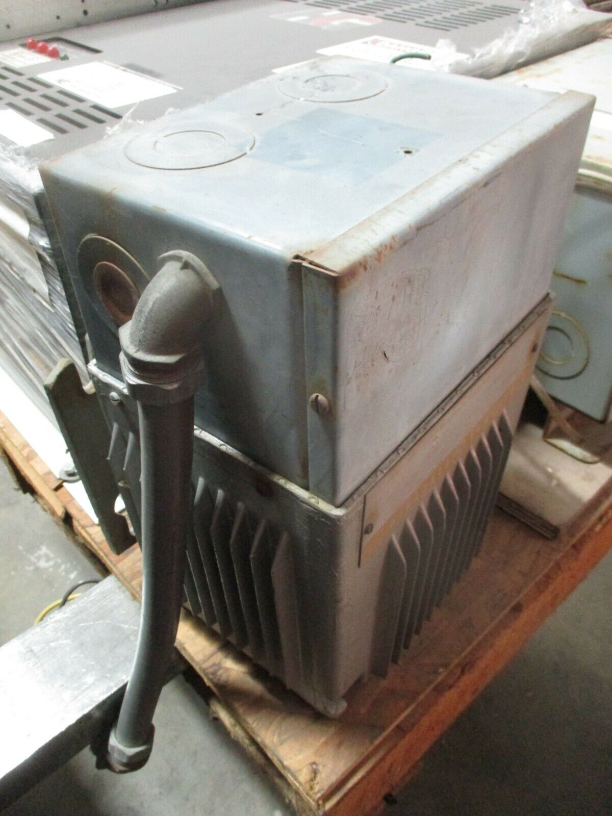 GE Transformer 9T21B1004 5kVA 1Ph Pri: 240/480V Sec: 120/240V 60Hz Used