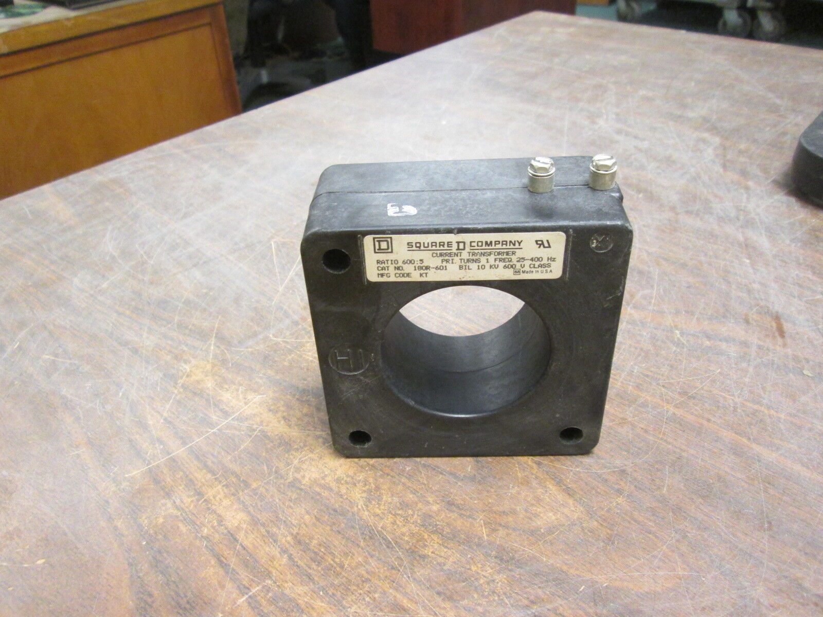 Square D Current Transformer 180R-601 Ratio 600:5A 600V 25-400Hz 10KV BIL Used