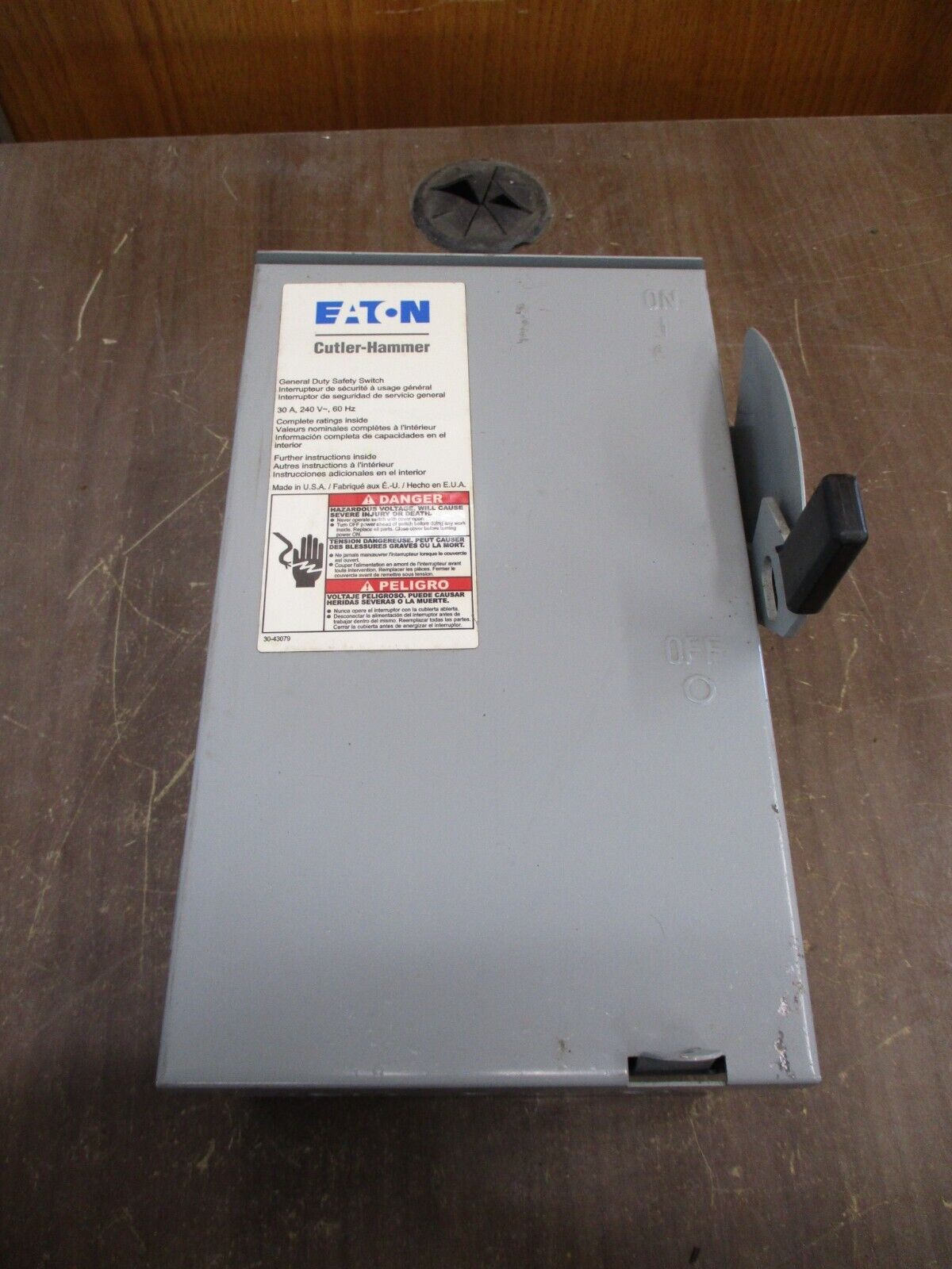 Eaton / Cutler-Hammer Type 3R Fusible Safety Switch / Disconnect DG221NRB 30A 3W