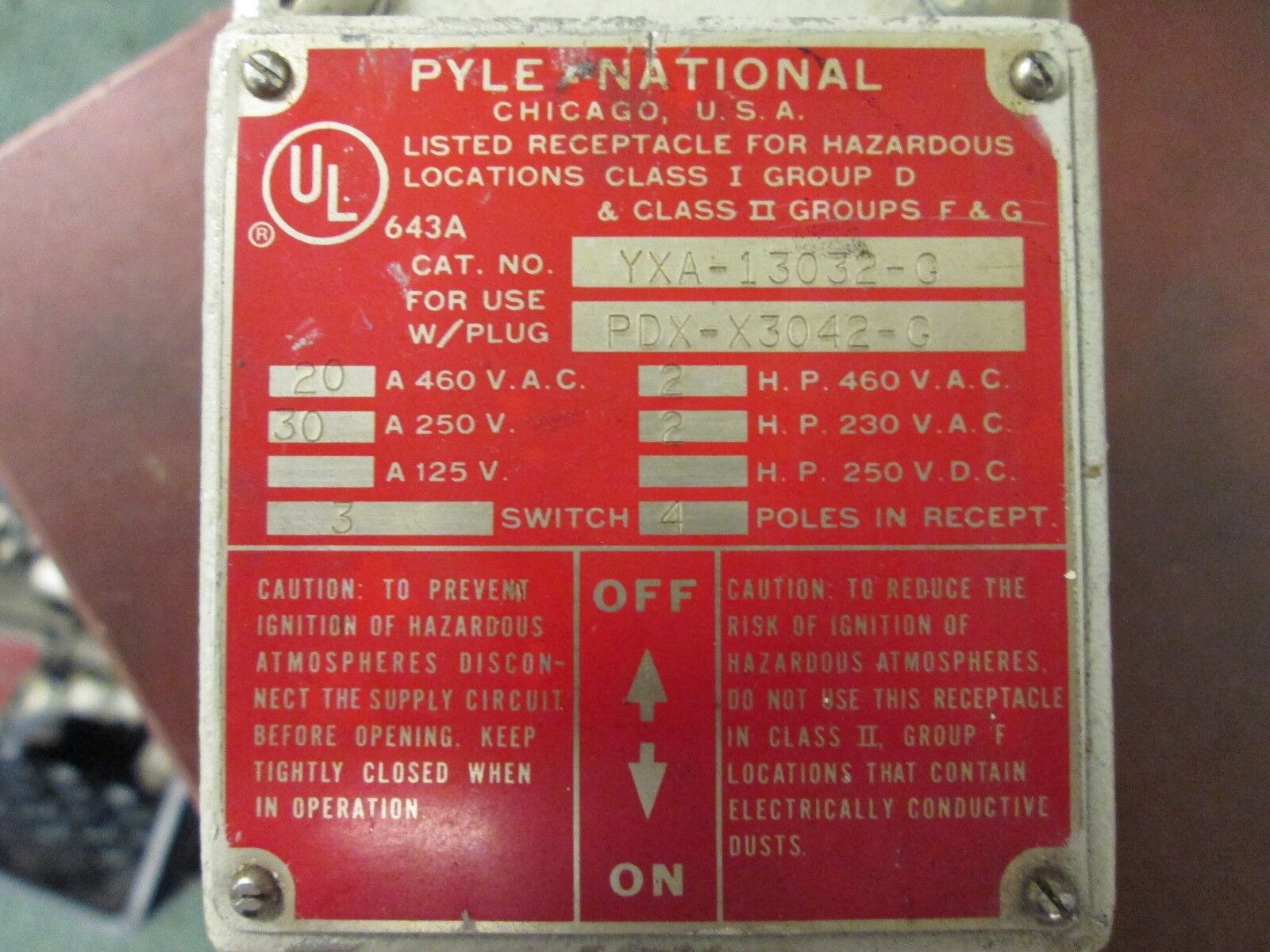 Pyle-National Hazardous Location Receptacle YXA-13032-G 3 Switch 4P Used