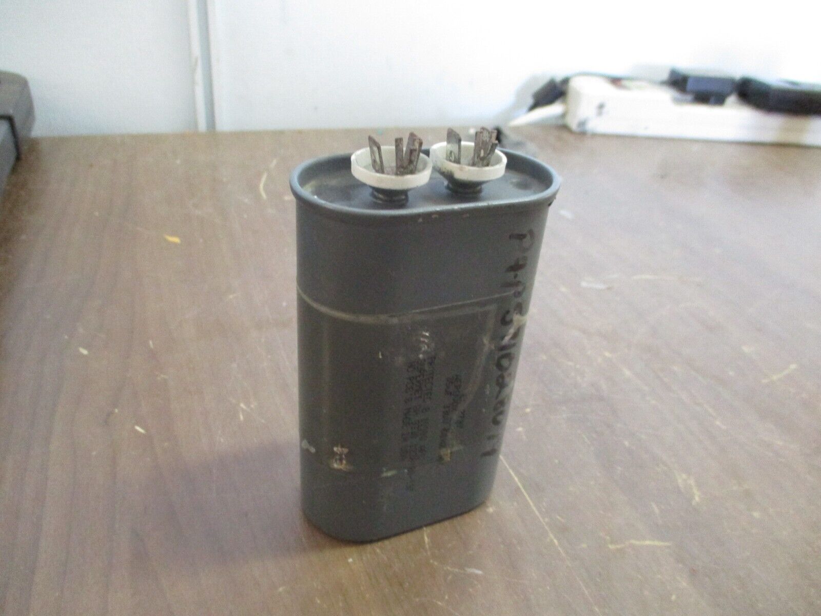 Aerovox Capacitor Z92P3335M 35uF 330V 60Hz Used